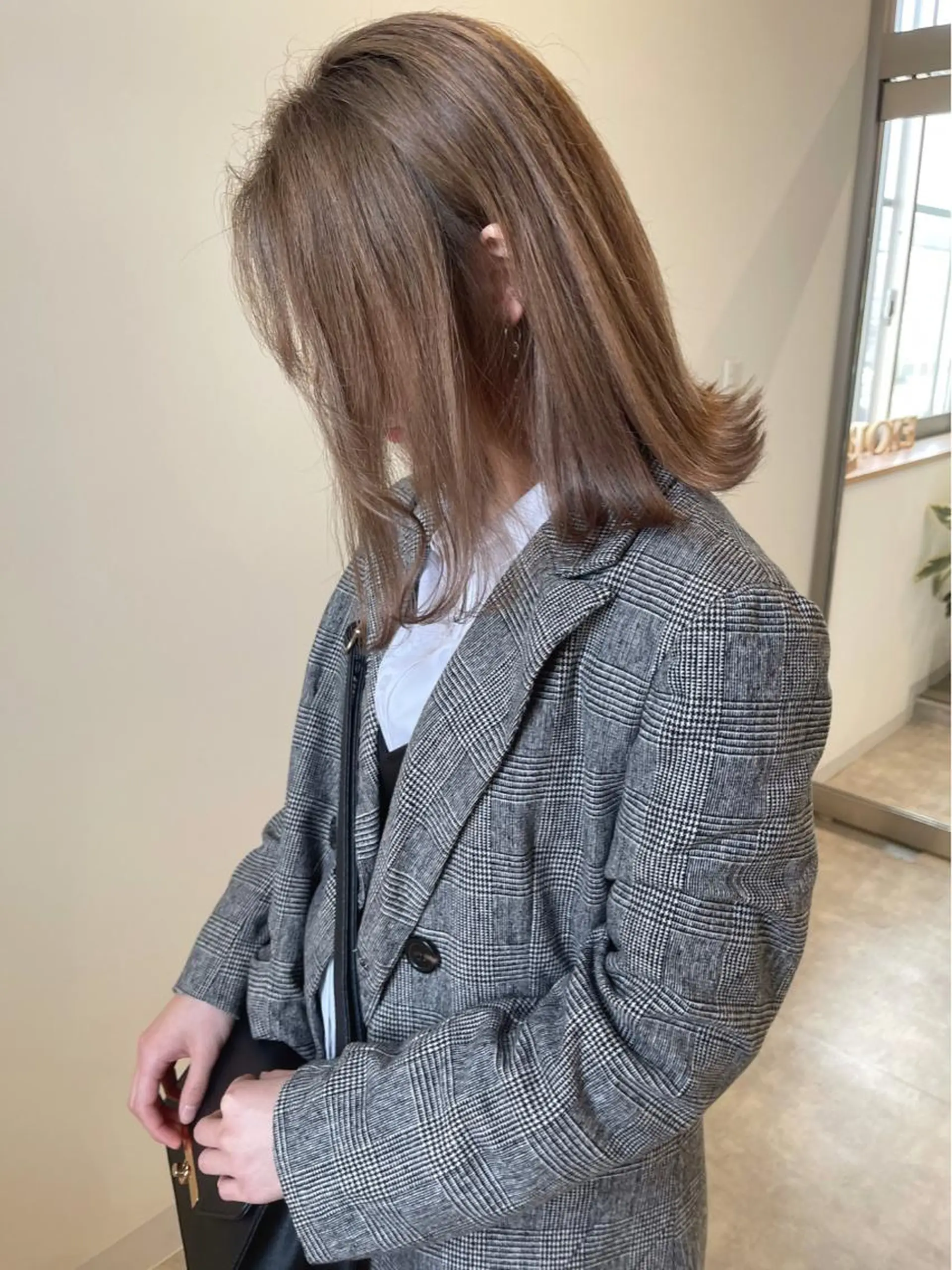 ミディアム Maison所属・清水 亮太／赤み消しカラーのヘアスタイル