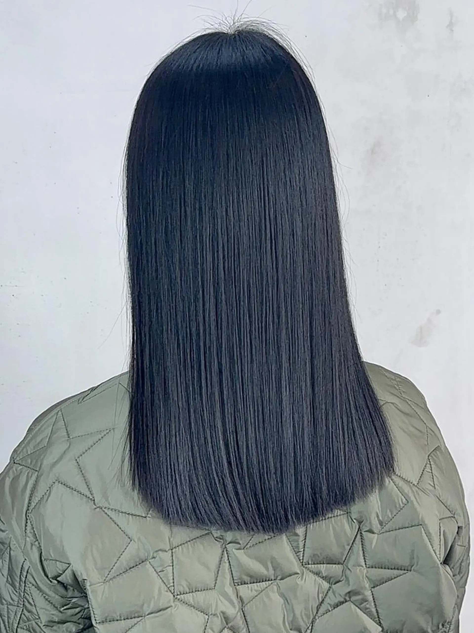 ミディアム カラー アッシュ ブルーカラー ブルーアッシュ カット ヘアカラー トリートメント ITbyALBUM 松戸のヘアスタイル
