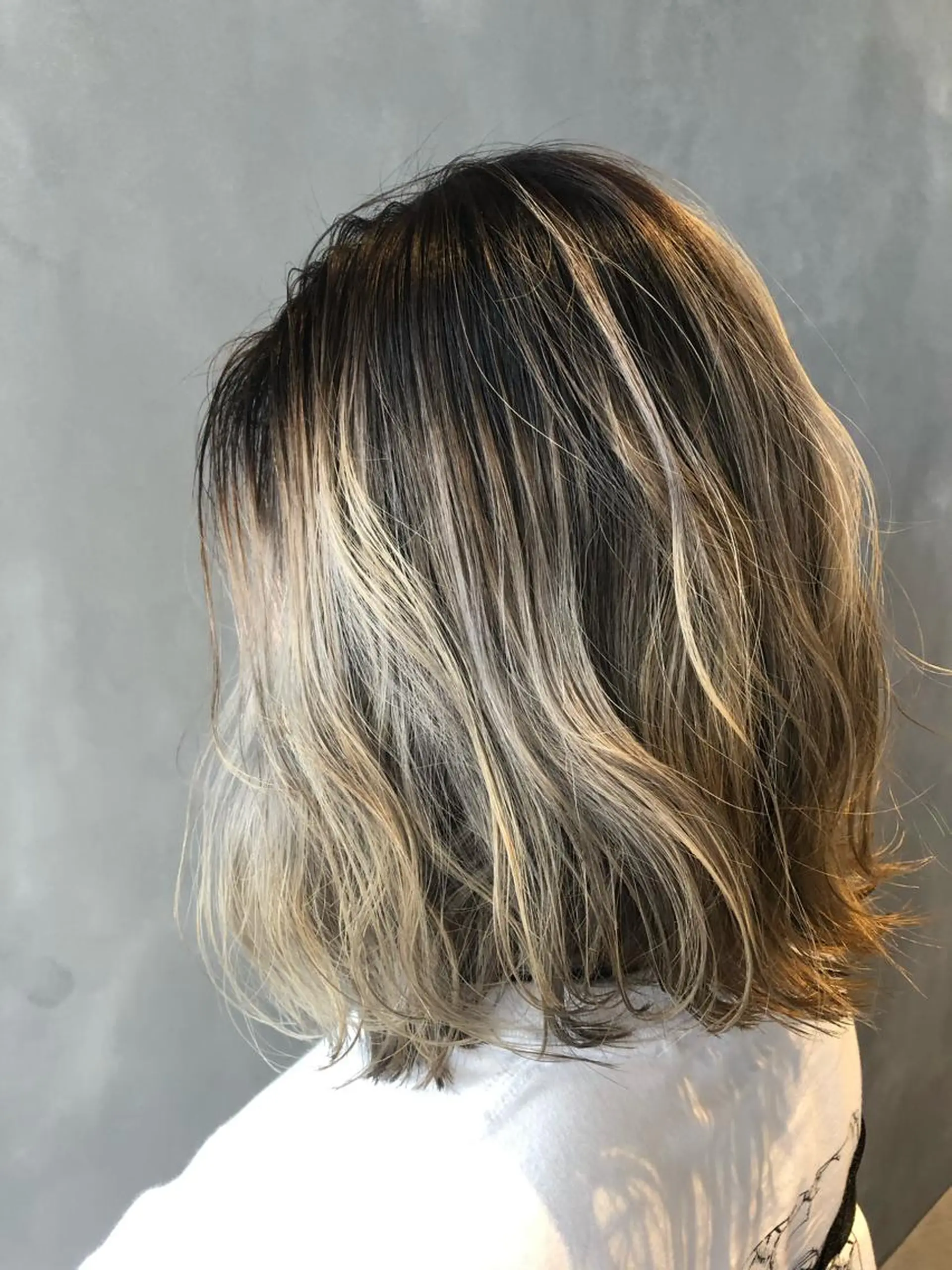 ミディアム カラー バレイヤージュ ブリーチ レイヤーカット 長谷川 沙紀のヘアスタイル