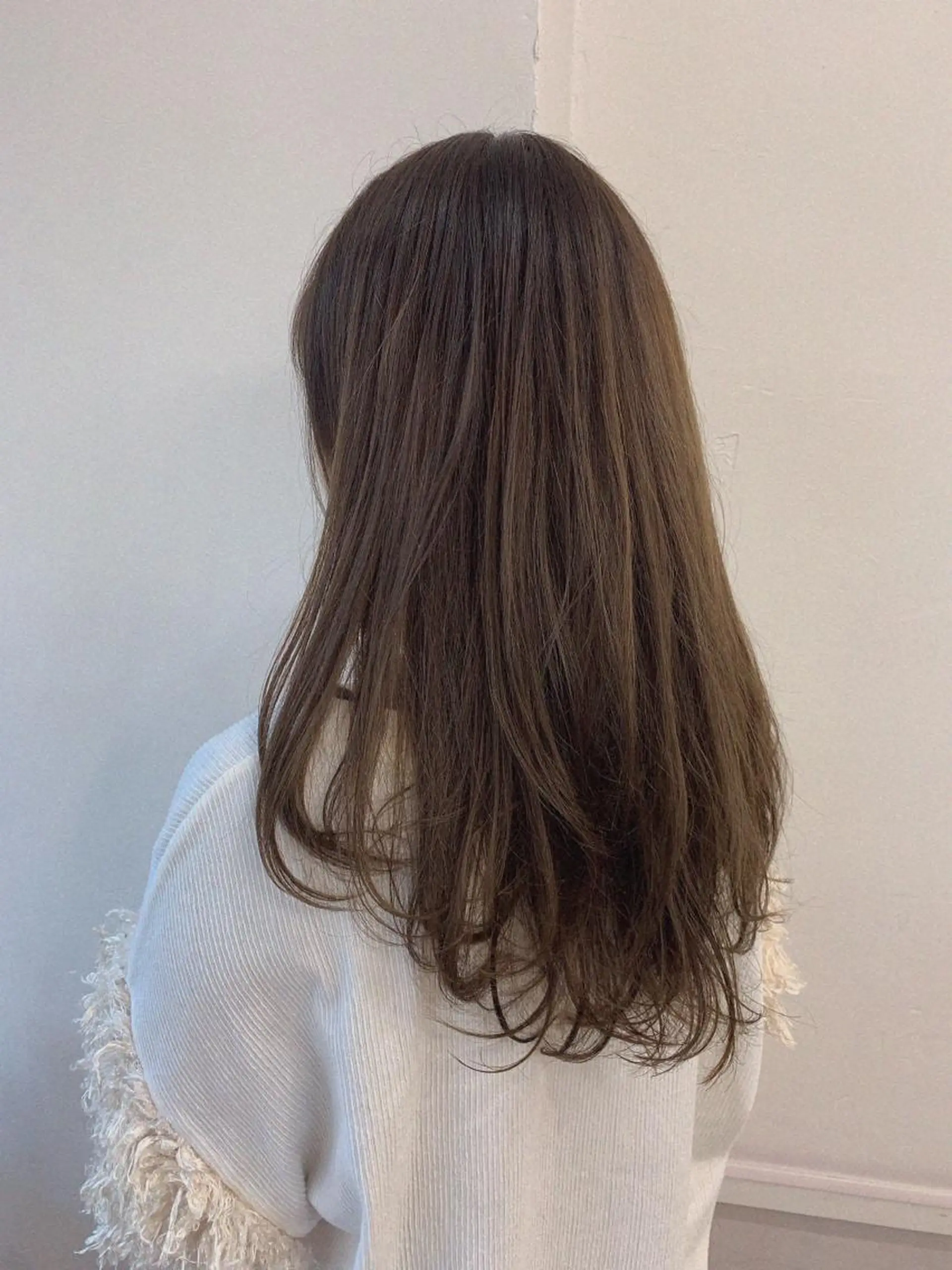 ロング カット ヘアカラー chama レイヤーカットのヘアスタイル