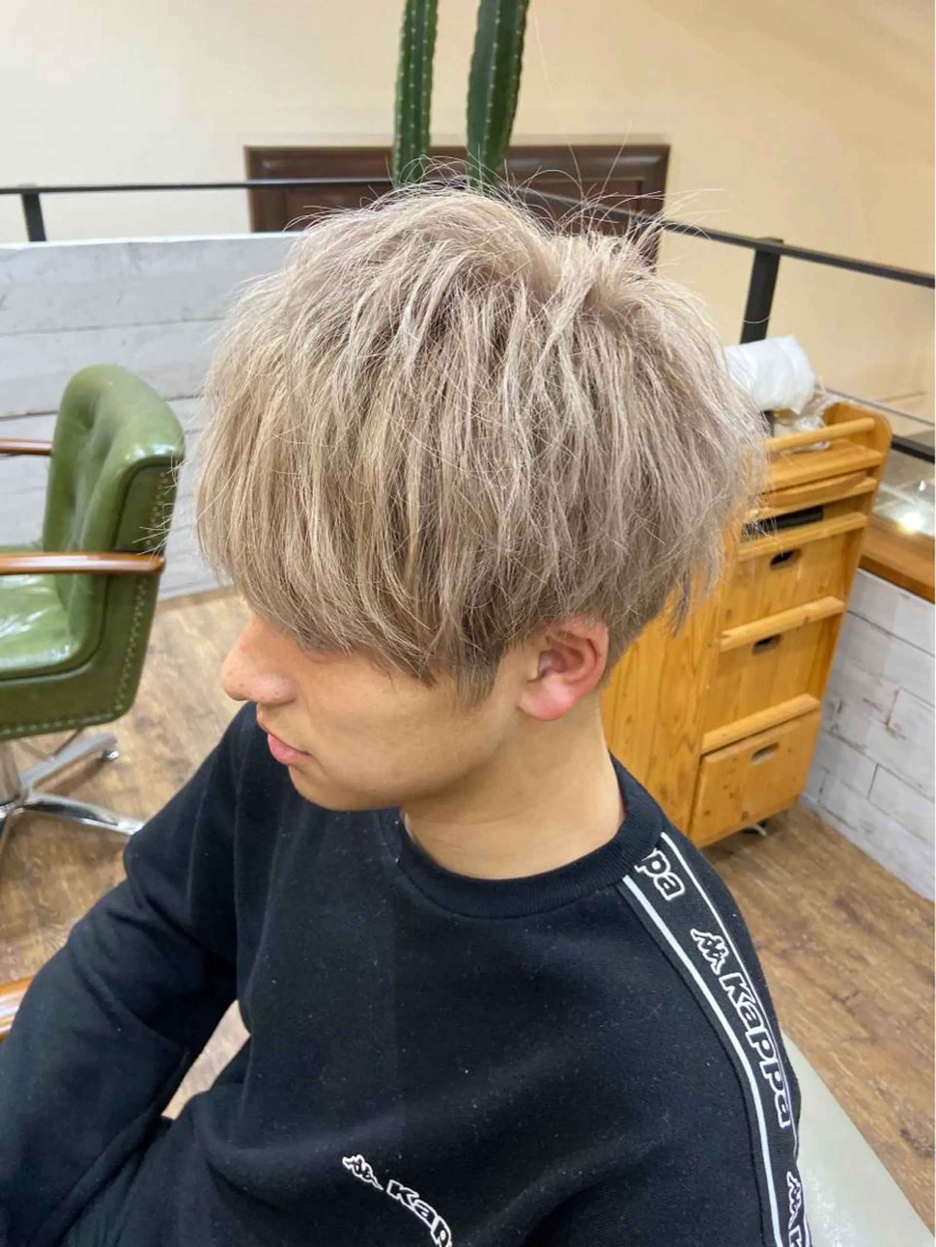 ショート カラー メンズ メンズブリーチ メンズハイトーン ベージュカラー ブリーチ ブロンド メンズカラー/ バレイヤージュ/聖斗のヘアスタイル