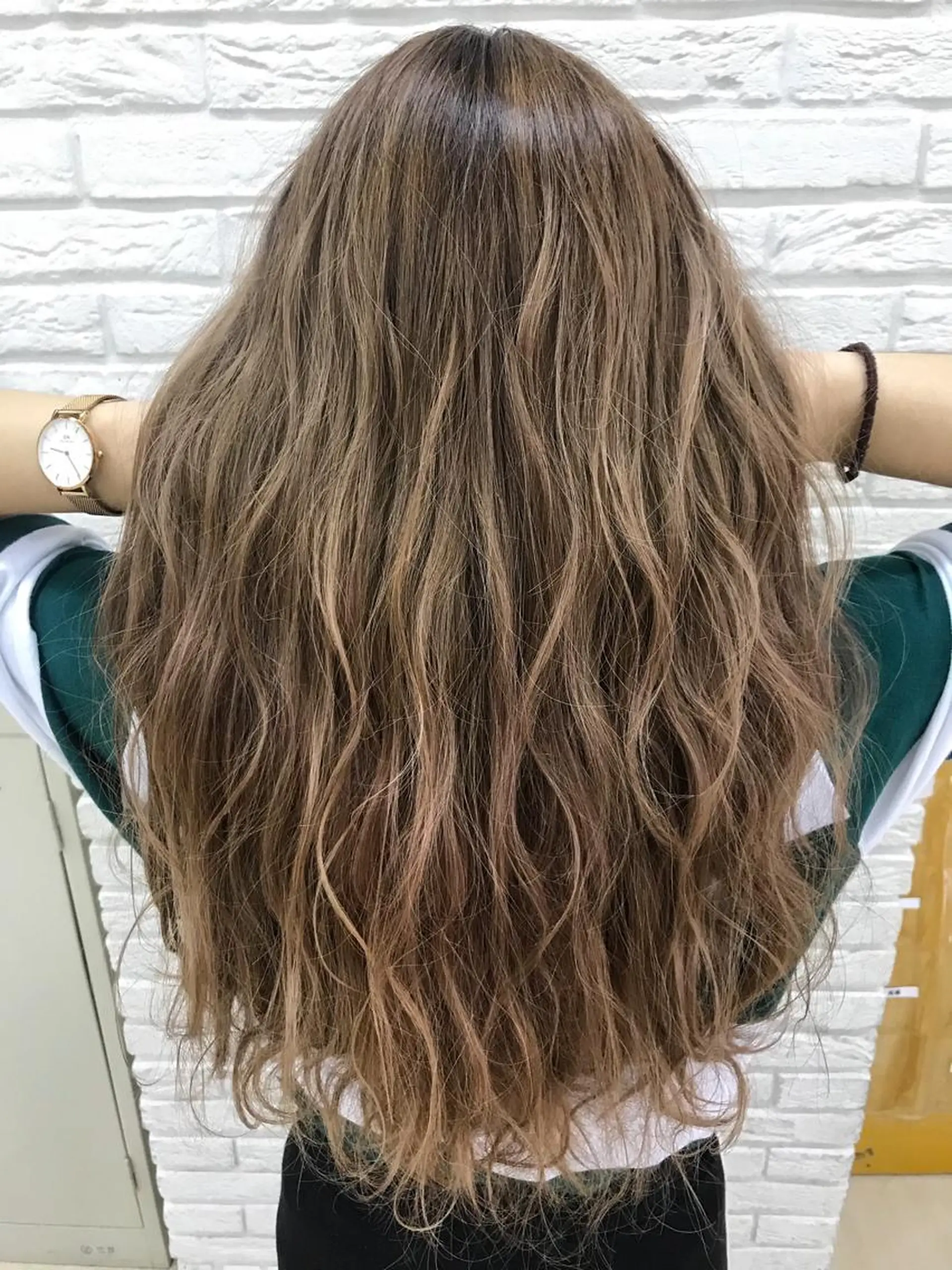 ロング カラー ベージュカラー メンズ縮毛矯正 ニュアンスパーマのヘアスタイル