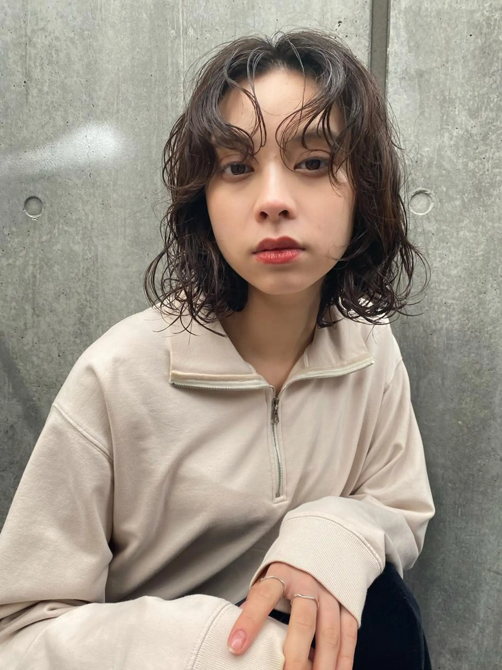 ミディアム カラー パーマ ヘアアレンジ ネイル マツエク・マツパ アイブロウ 前髪パーマ/割れ癖 /レイヤー/駅近のヘアスタイル