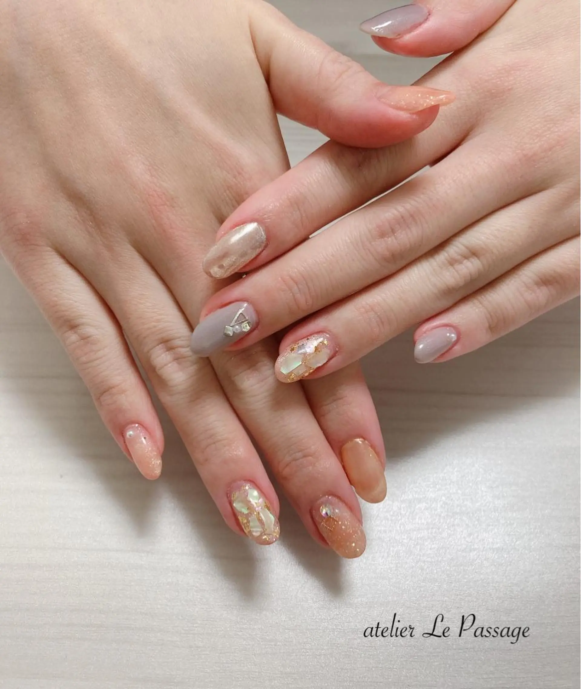 ネイル ジェルネイル キラキラネイル ミラーネイル ニュアンスネイル オフィスネイル Atelier Le Passage所属・h nakatsukaのネイルデザイン