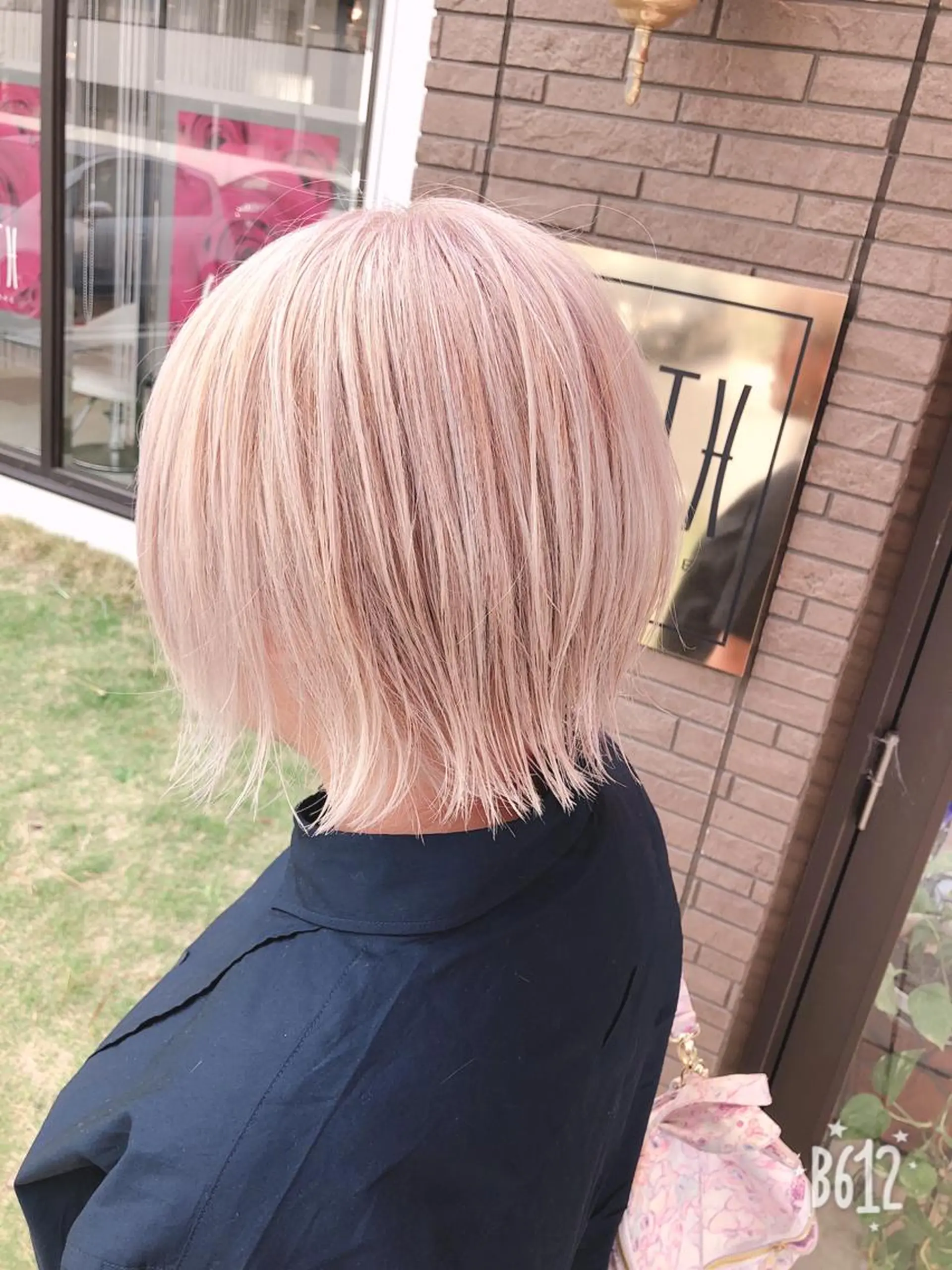 ショート カラー ブリーチ ヘアカラー トリートメント 名畑 裕貴のヘアスタイル