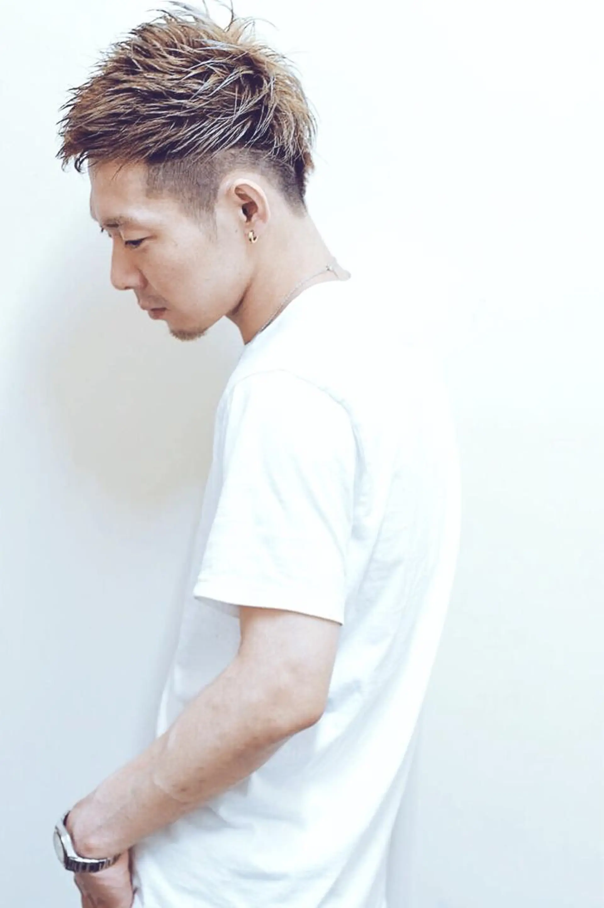 ショート カラー メンズ メンズハイトーン メンズベリーショート ベリーショート アッシュ ハイトーンカラー hair salon Glanzのヘアスタイル