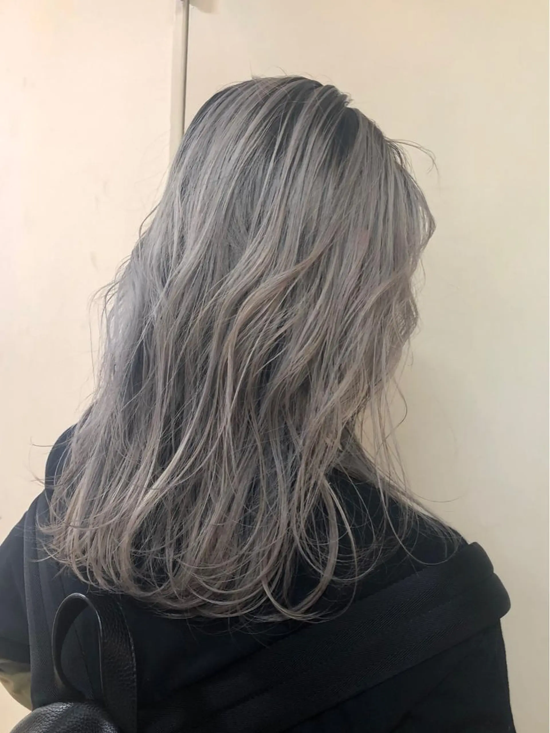 セミロング カラー バイオレットカラー アイジマヒロ vagueのヘアスタイル