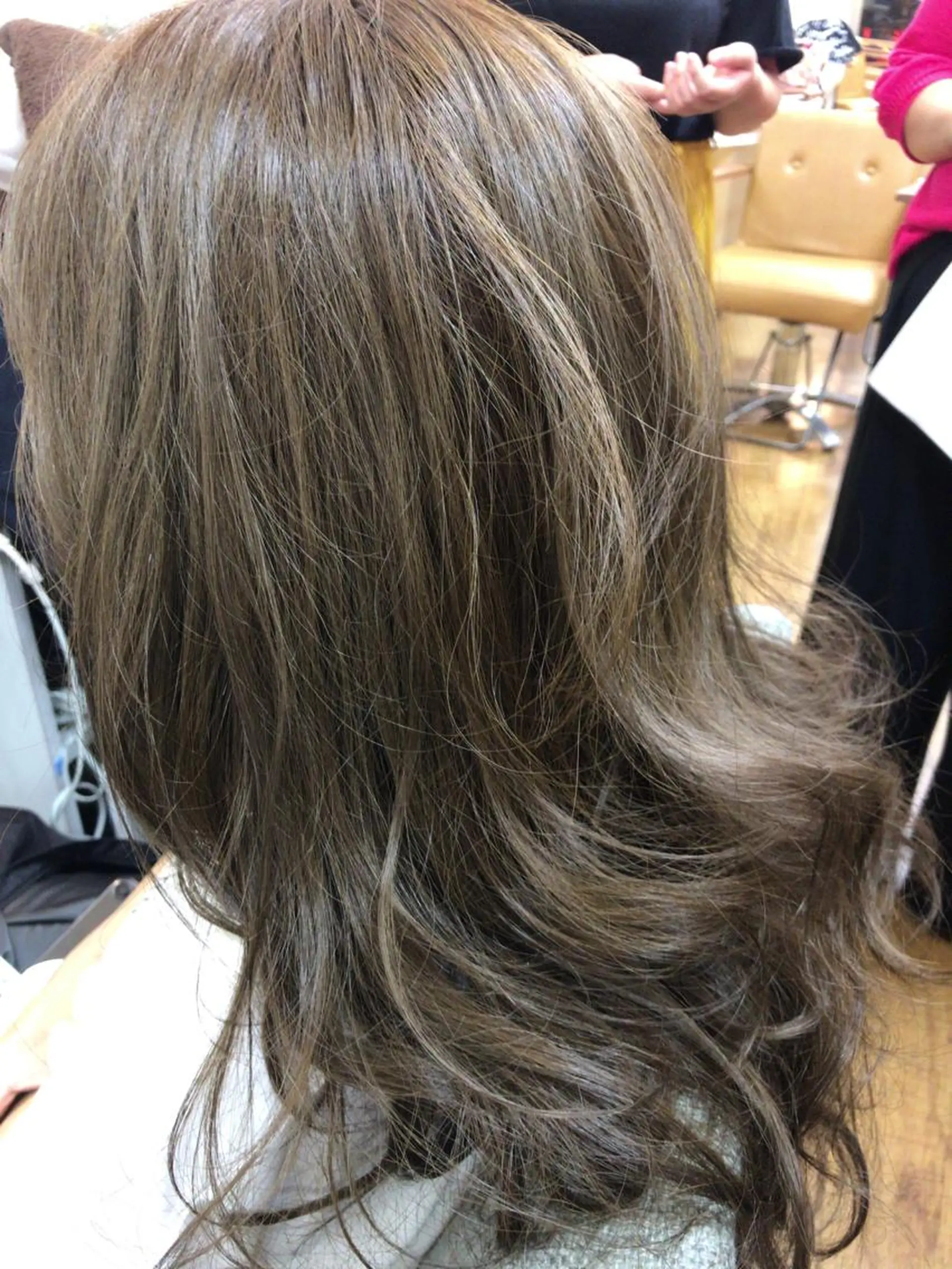 ロング カラー アッシュ アッシュグレー アッシュグレージュ 透明感カラー グレージュ 大栗 佑也  髪質改善のヘアスタイル