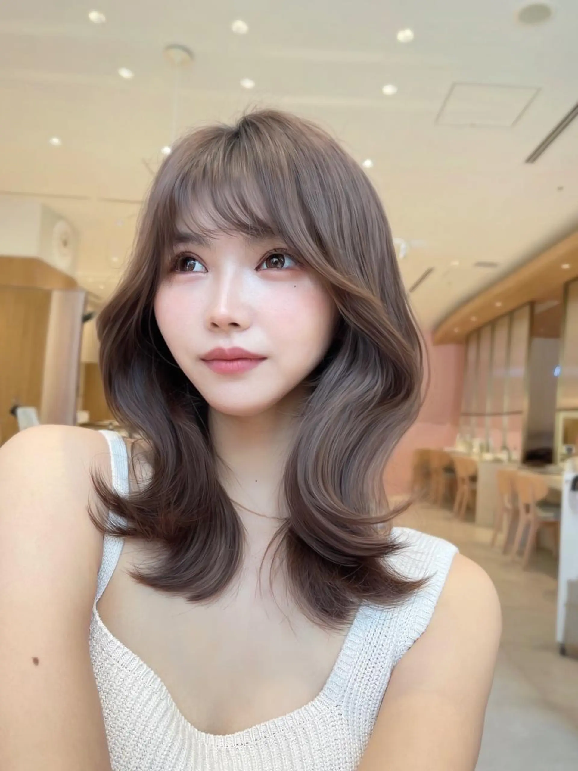 ミディアム くびれヘア かきあげバング 似合わせカット 小顔カット ワンホンヘア カット ヘアカラー トリートメント ボブパーマ ウルフパーマのヘアスタイル