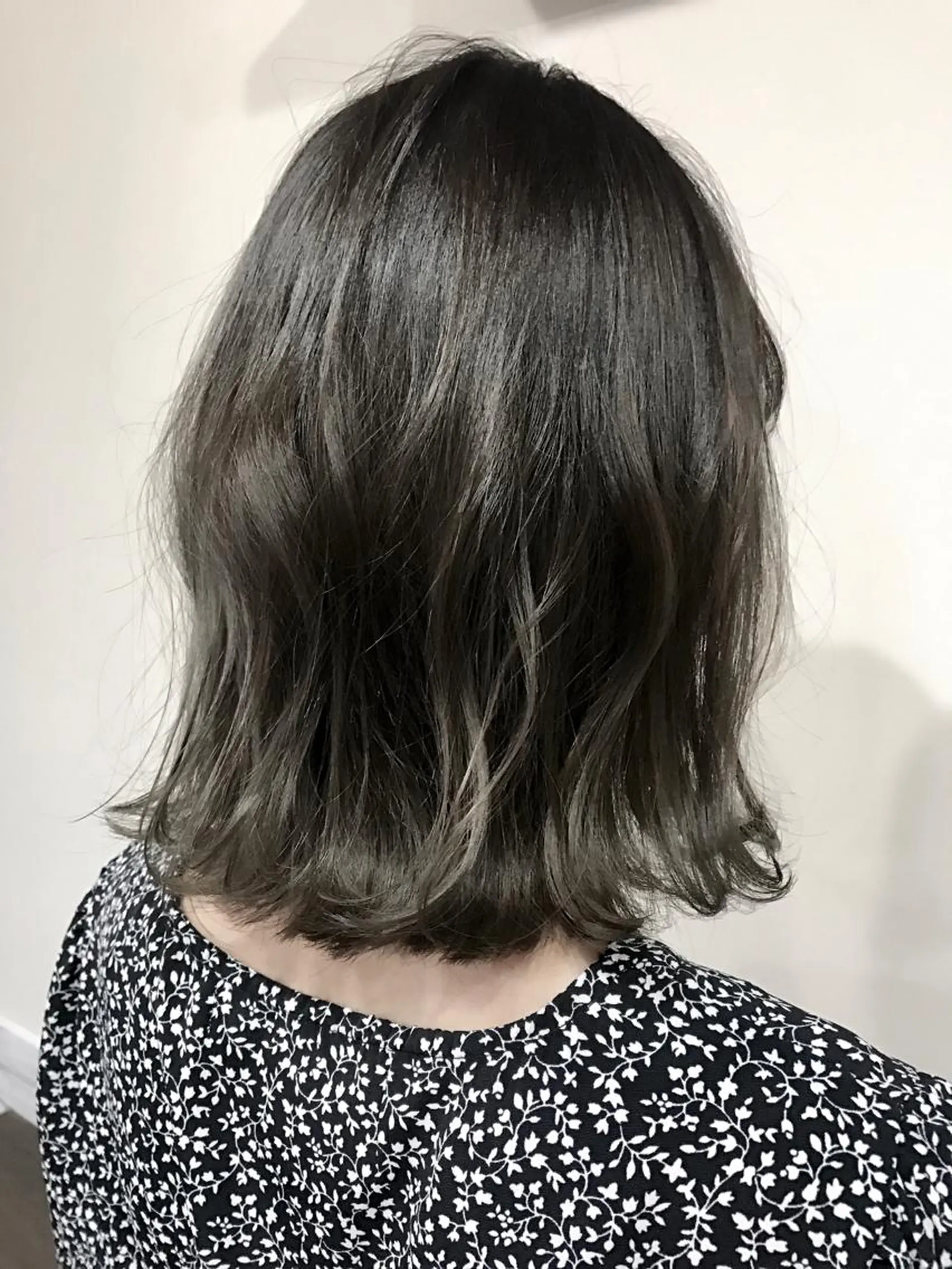 ミディアム アッシュ アッシュグレー 女性専用サロン 【中崎町】ゆきみのヘアスタイル