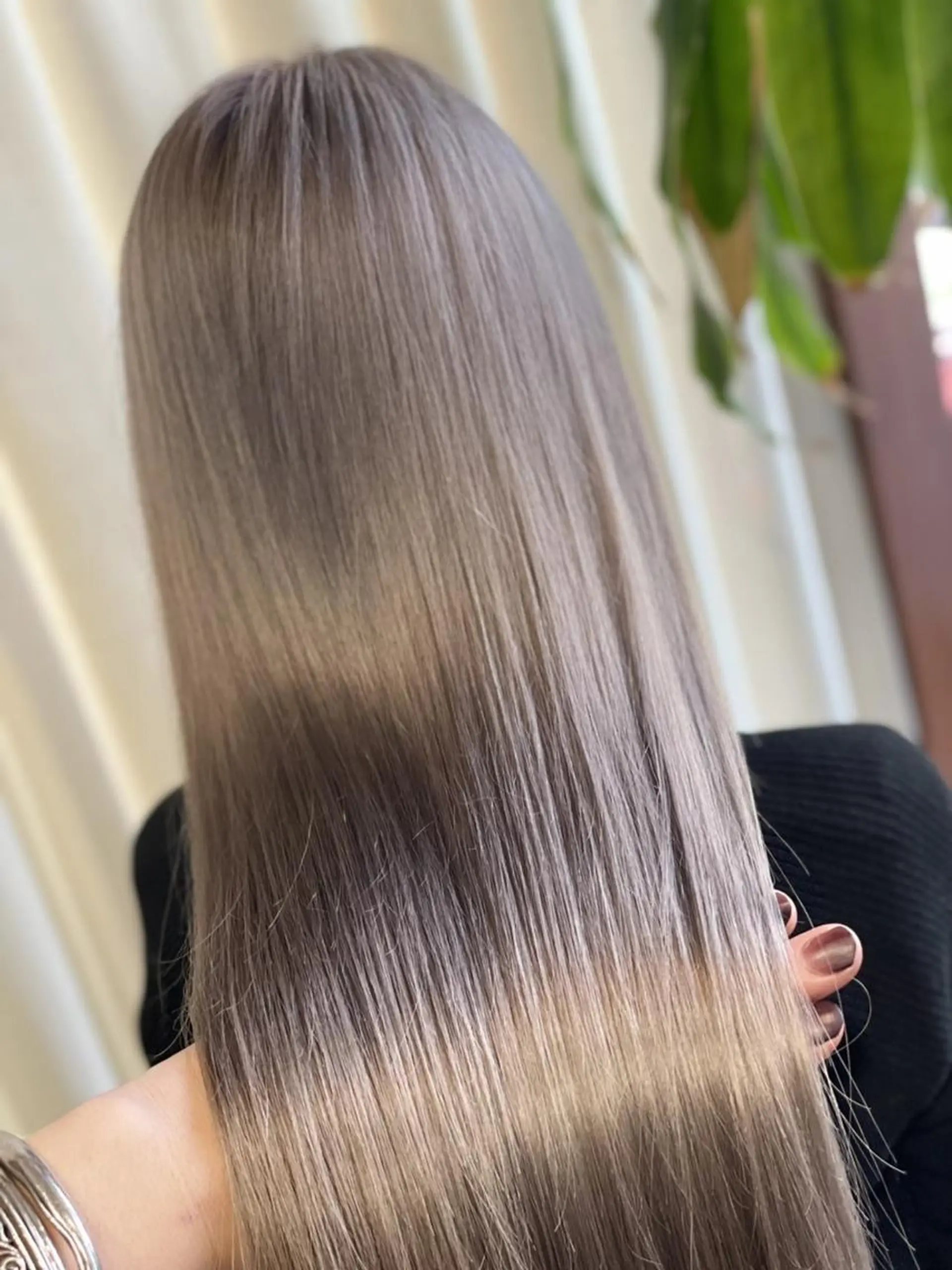 ロング カラー ベージュカラー ブリーチ ハイトーンカラー ホワイトベージュ ヘアカラー トリートメント ハイトーン得意😍 FORのヘアスタイル