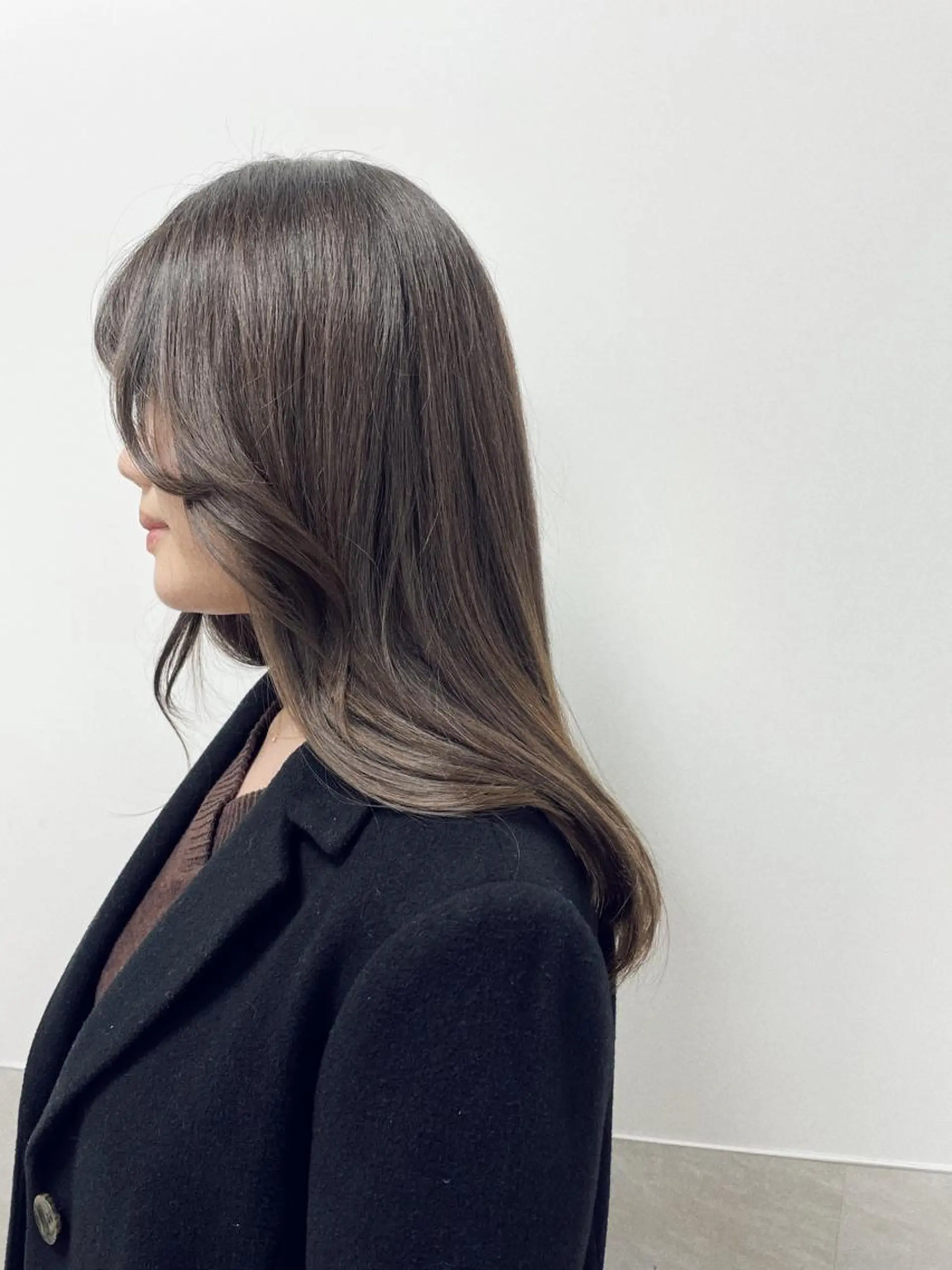 セミロング カラー アッシュ HARUNA🤍 色持ち良いツヤ髪のヘアスタイル