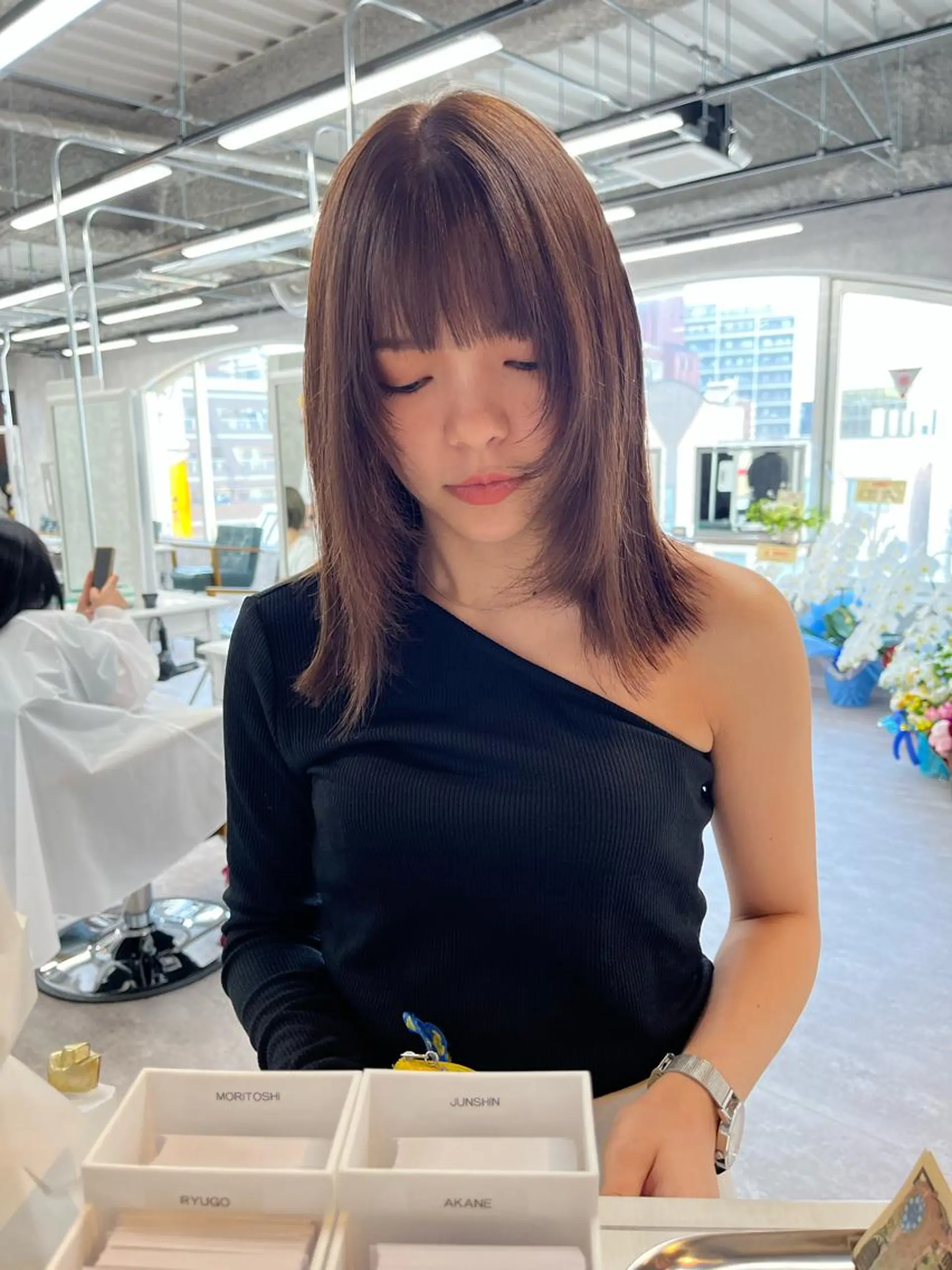 ミディアム カラー カット ヘアカラー ハイトーン/レイヤー 💜Akaneのヘアスタイル