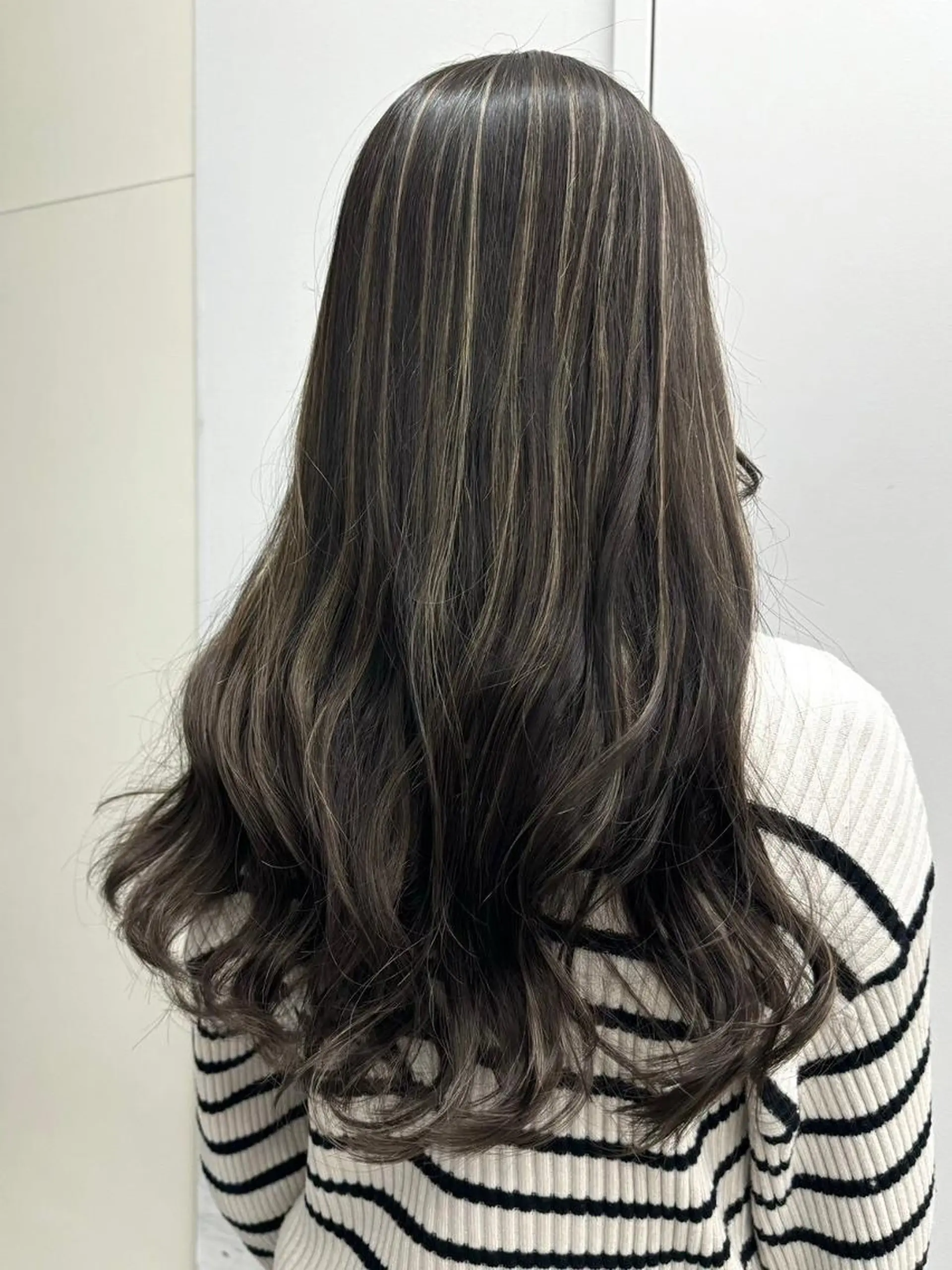 ロング カラー アディクシーカラー アッシュ ブルーカラー ダークアッシュ グレージュ 【公式】amble luxe 中野のヘアスタイル
