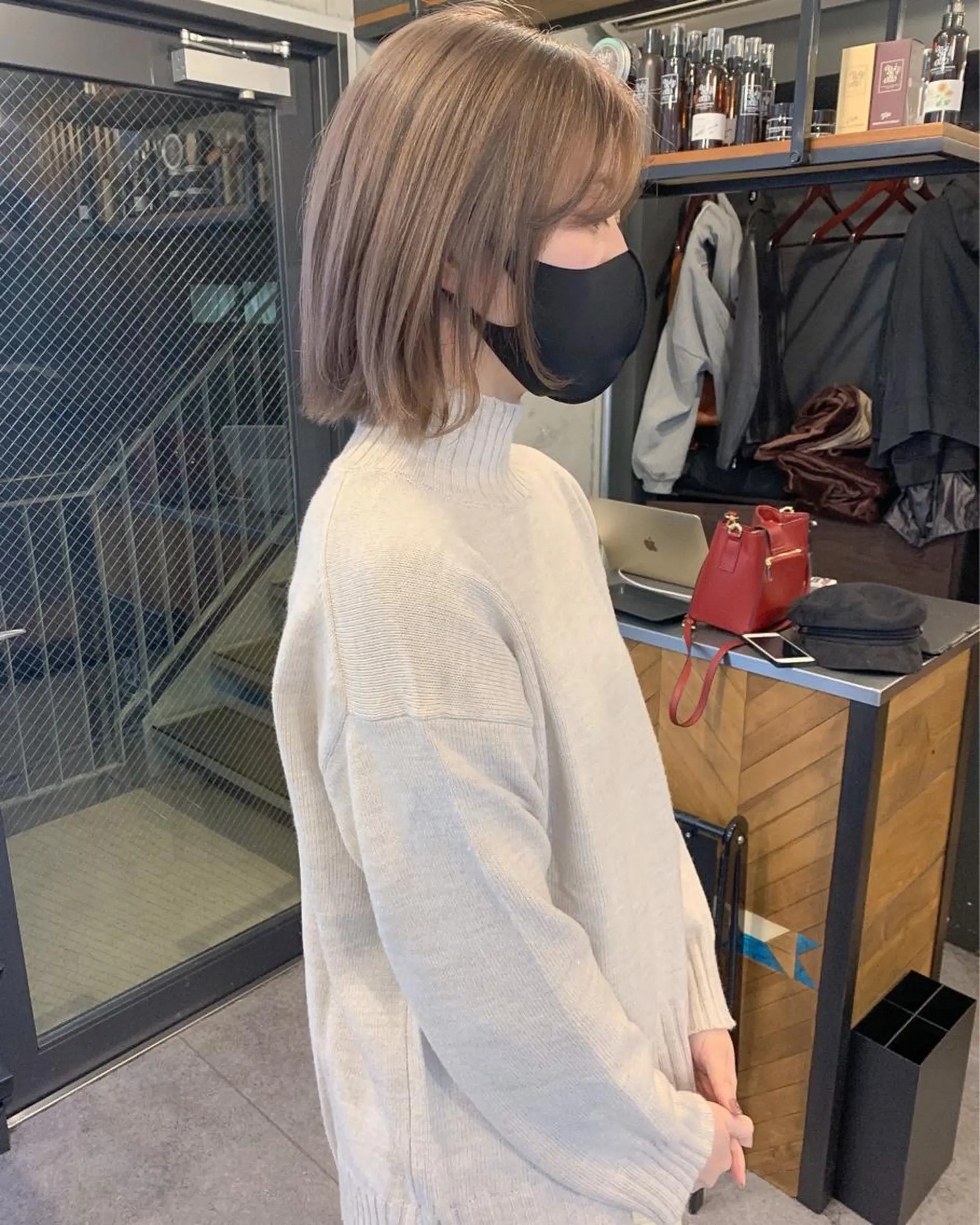 ショート カラー ベージュカラー ブリーチ ケアブリーチ ハイトーンカラー トリートメント カット ヘアカラー トリートメント 柔らかブラウン/顔周 りレイヤー♡ユウシのヘアスタイル