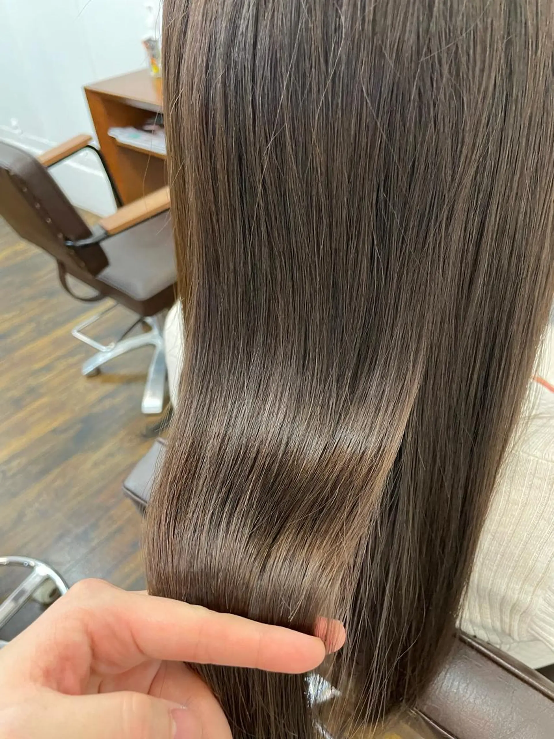 ロング カラー グレージュ オリーブグレージュ オリーブグレー カット 縮毛矯正 ツヤ美髪💐 髪質改善/高山愛来のヘアスタイル