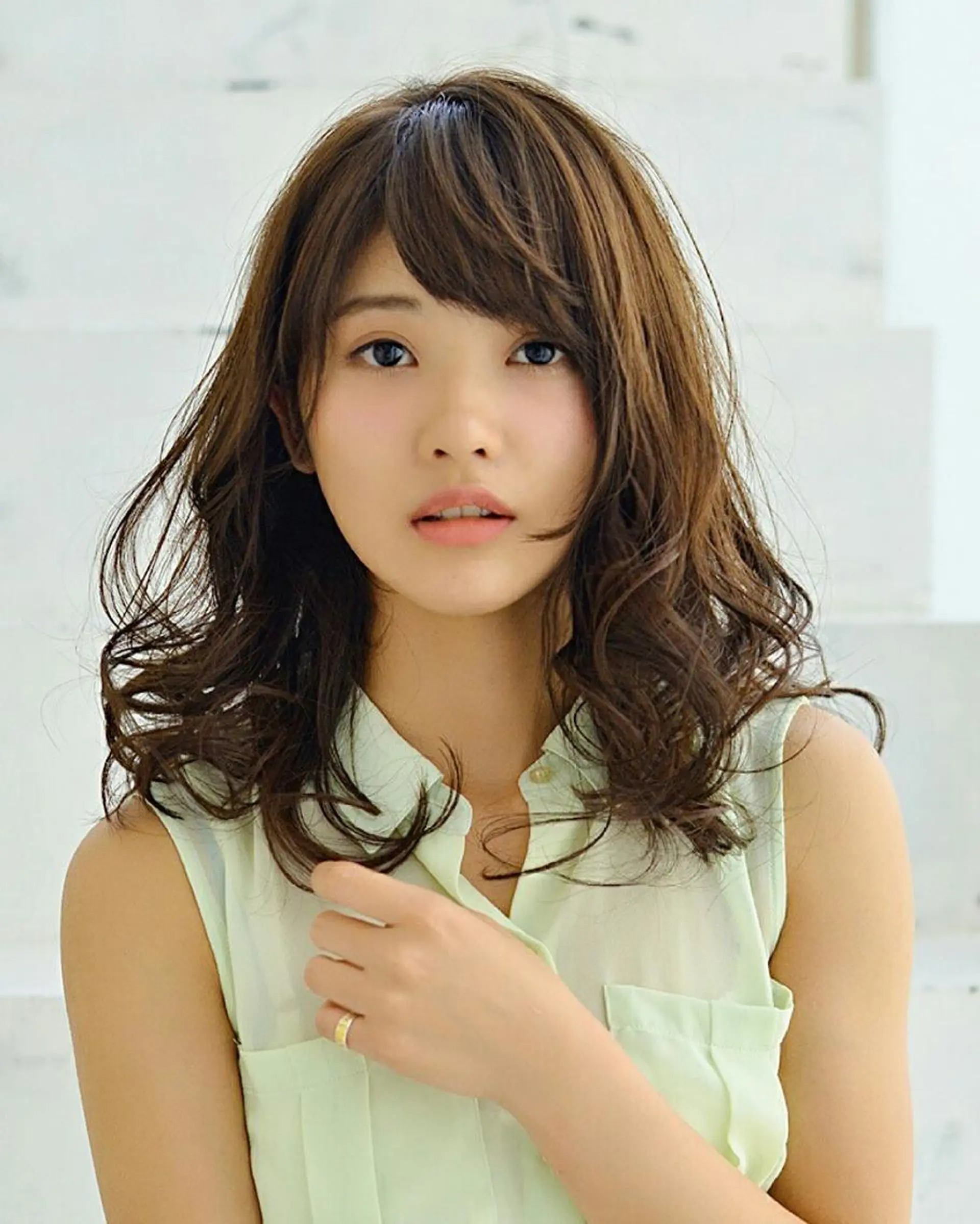 ミディアム セミロング カラー パーマ トクイ シュンのヘアスタイル