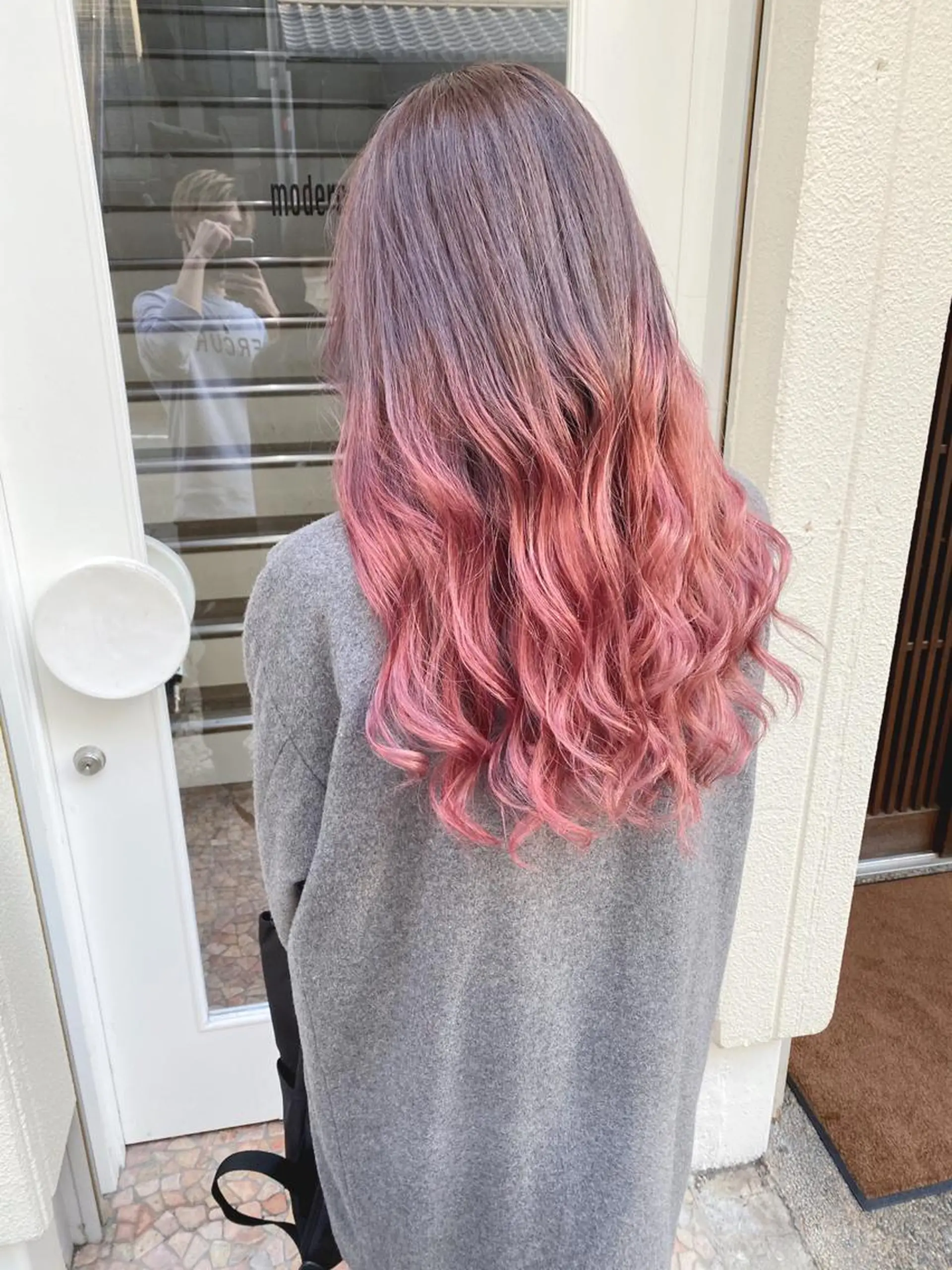 ロング カラー グラデーションカラー ピンクカラー Via officialのヘアスタイル