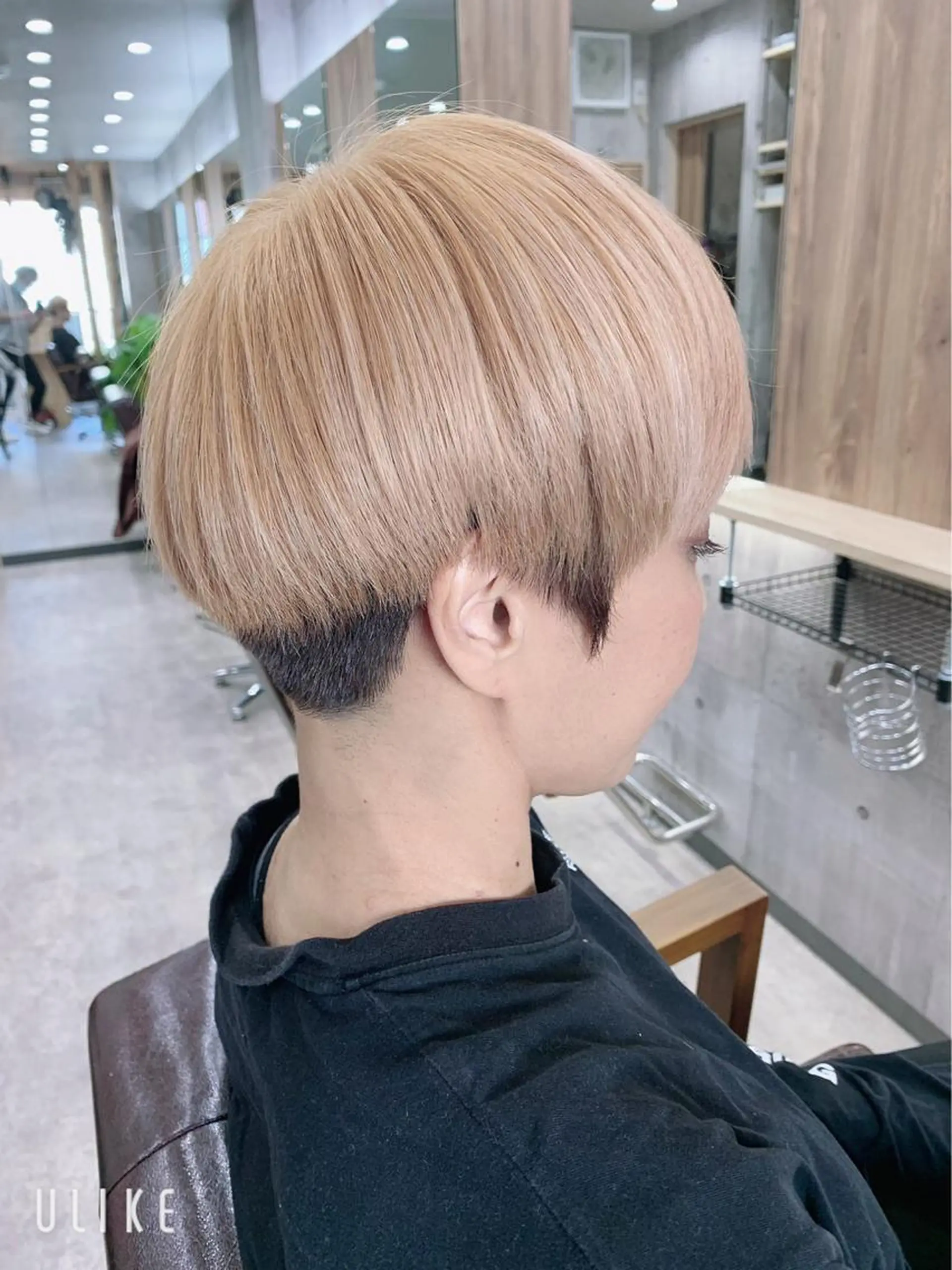 ショート カラー バレイヤージュ ブリーチ ブロンド ダブルカラー グラデーションカラー ヘアカラー hair salon mementoのヘアスタイル