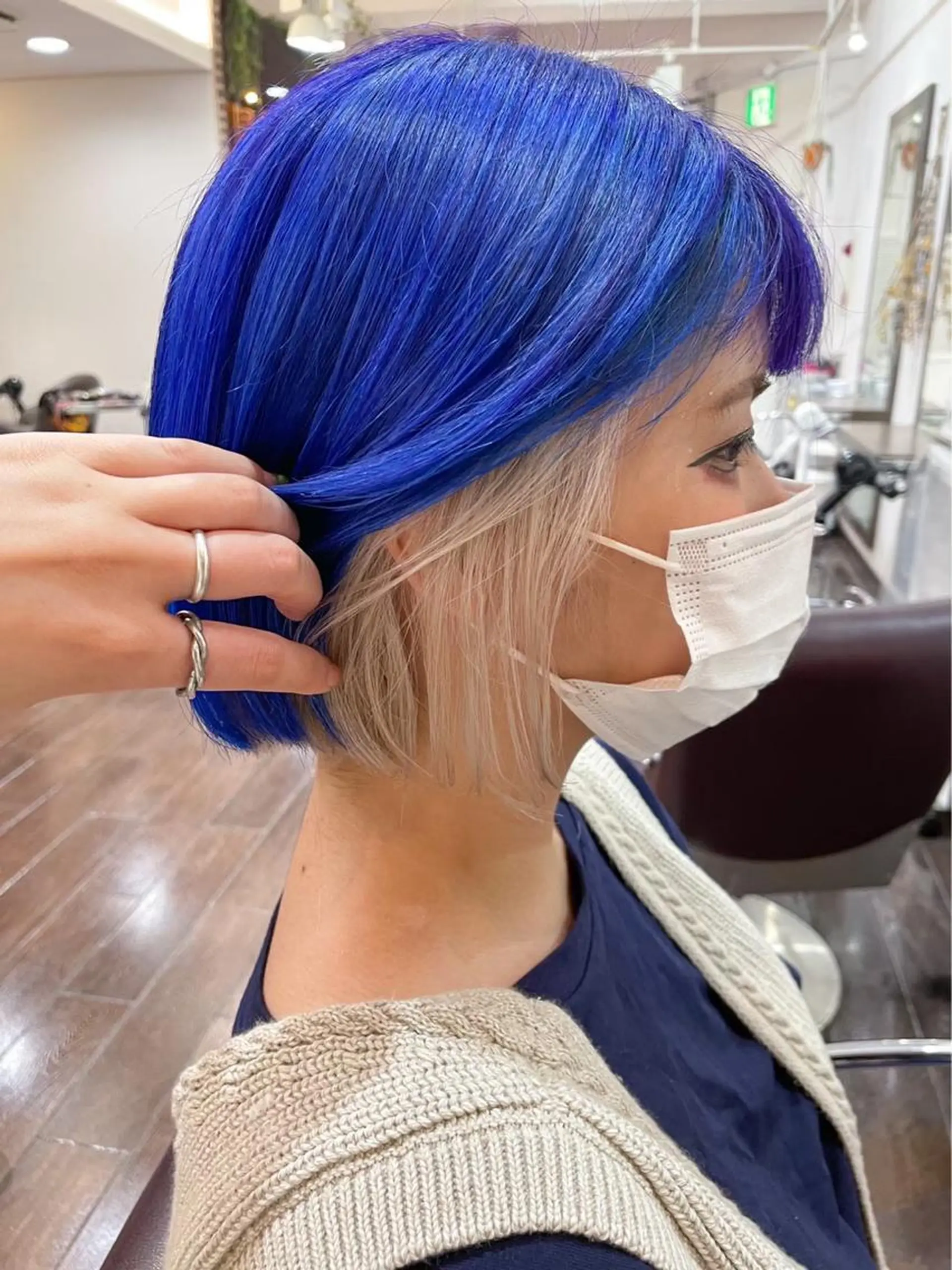 ショート カラー ベージュカラー 黒髪 ブリーチ ブルーカラー ブルーブラック 似合わせカット パーマ/コトミ🐸のヘアスタイル