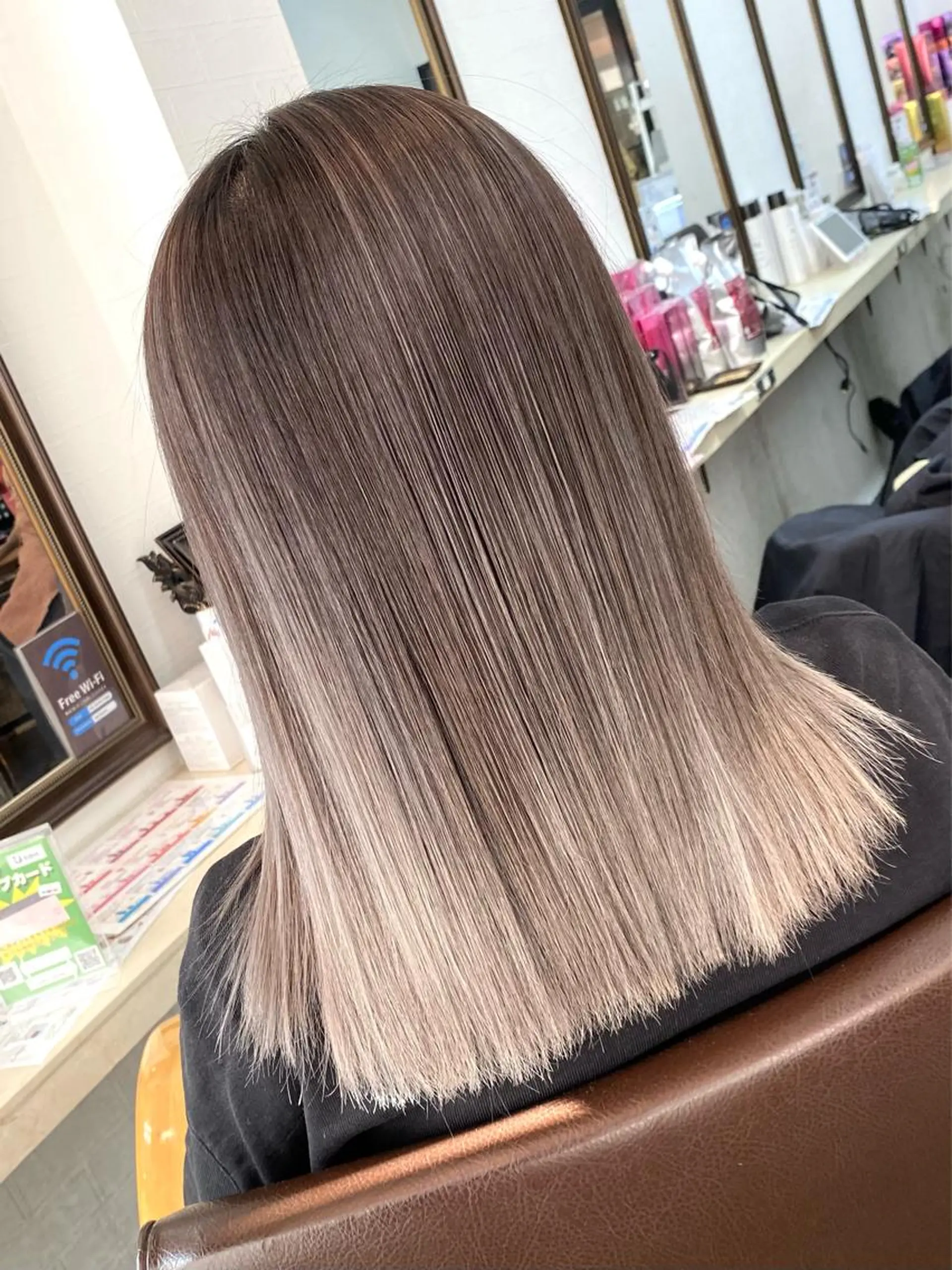 セミロング カラー バレイヤージュ ブリーチ 透明感カラー ハイトーンカラー レイヤーカット XELVE所属・髪質改善♠️ KENTAROのヘアスタイル