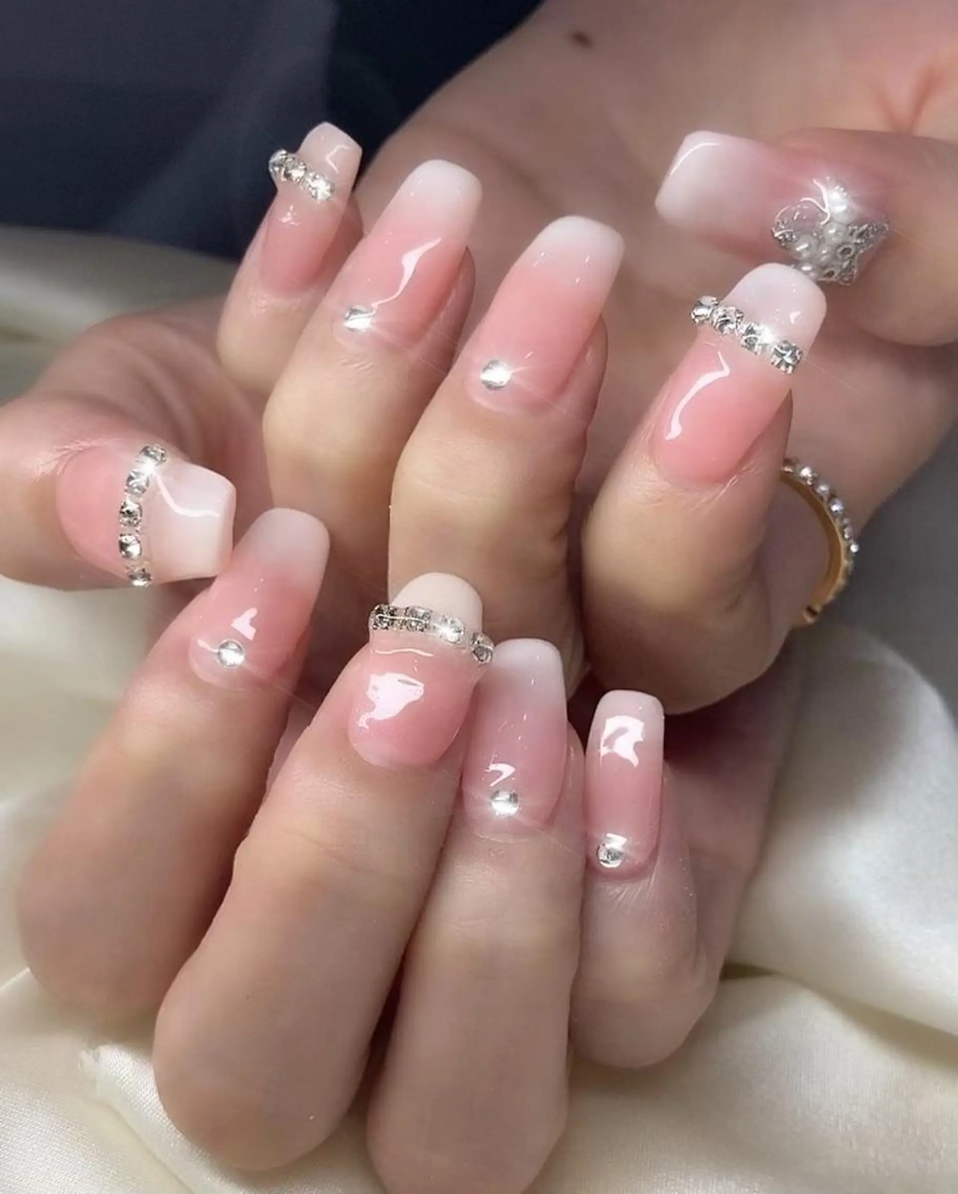 ネイル マツエク・マツパ アイブロウ 眉カラー 成人式 韓国風マツエク パリジェンヌラッシュリフト まつげパーマ ハンドネイル Nail&eye Belire 新宿のネイルデザイン