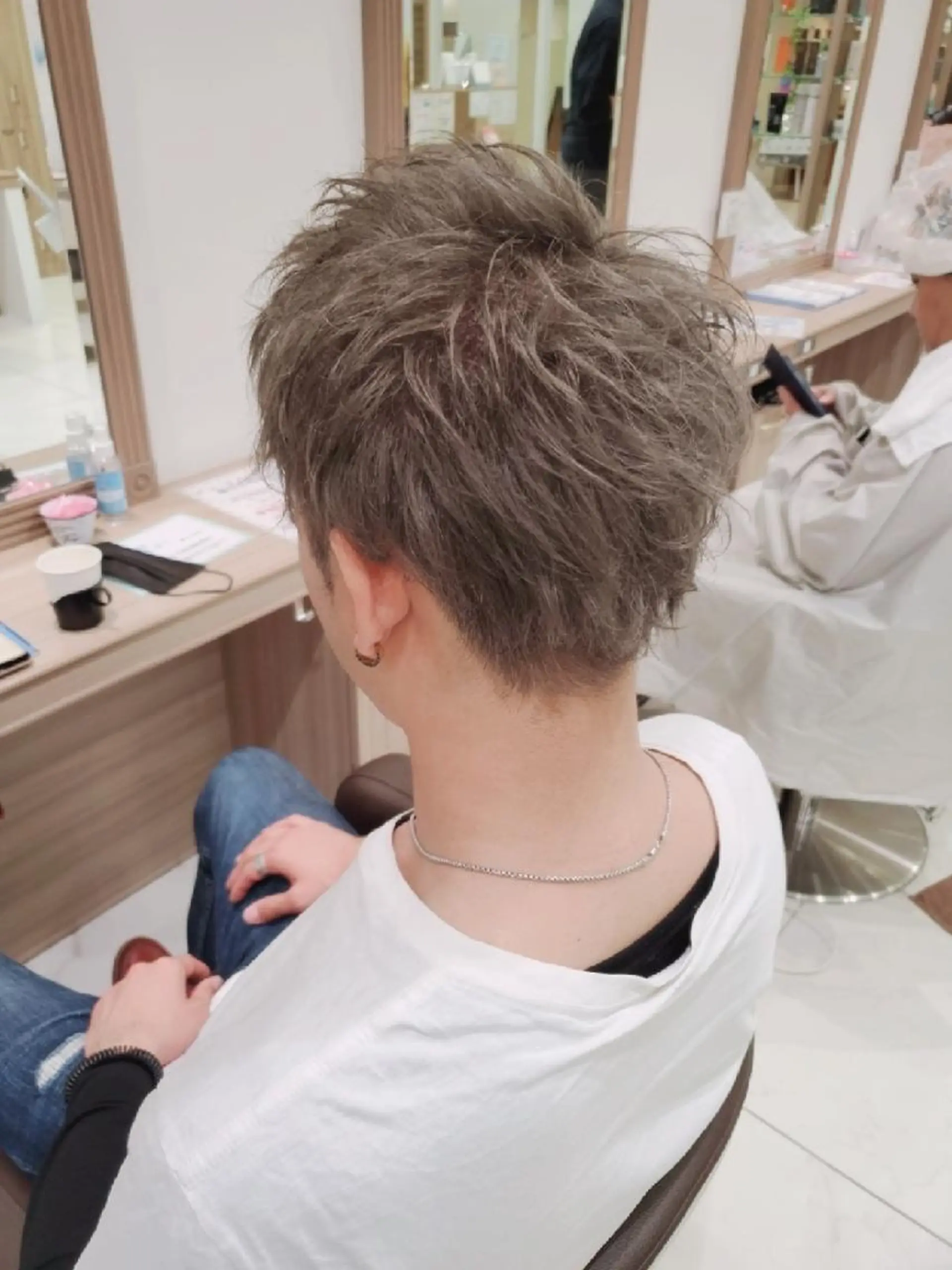 ショート カラー アッシュ ベージュカラー ブリーチ イルミナカラー 中村 和貴のヘアスタイル