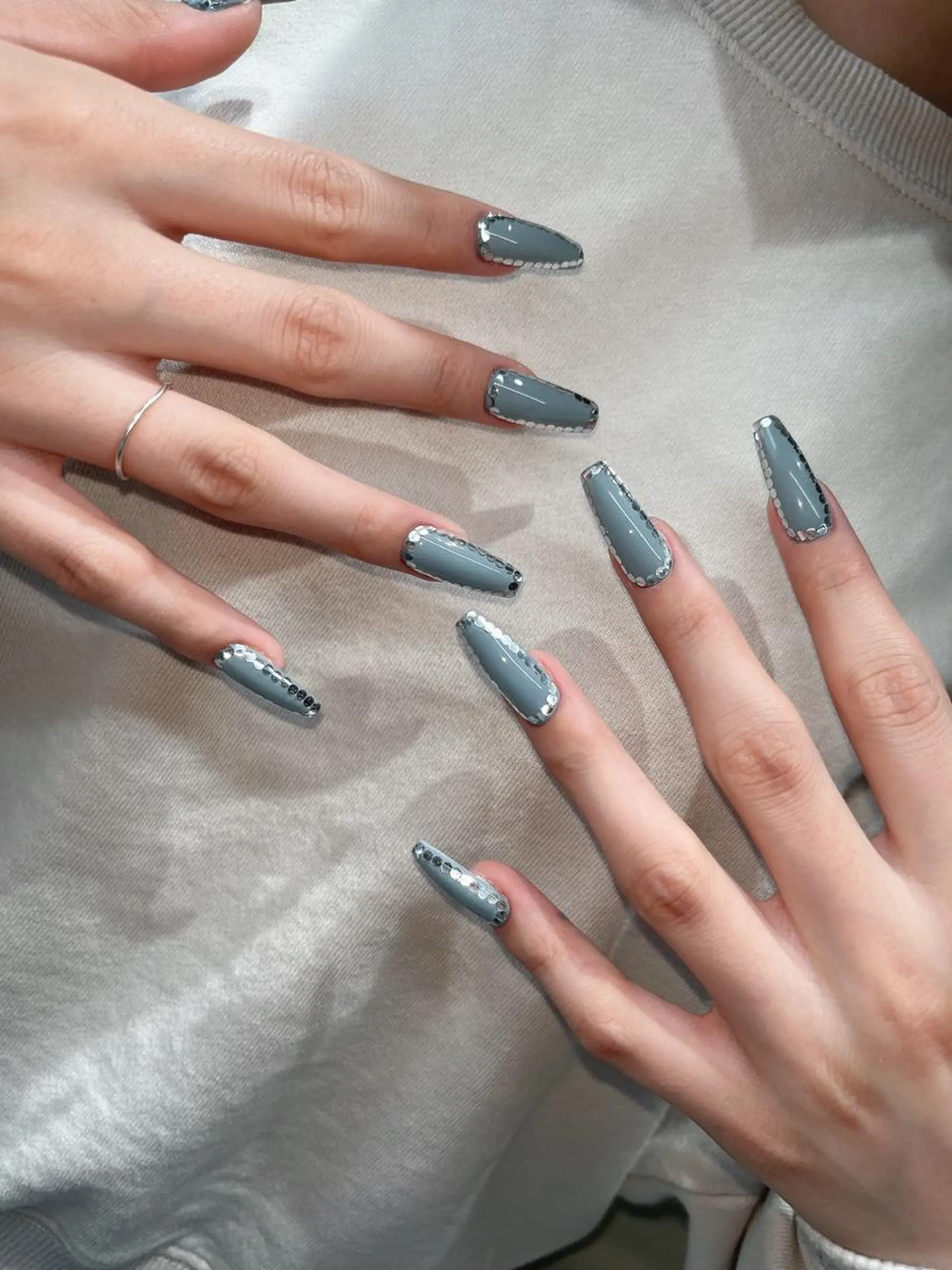 ネイル フットネイル フレンチネイル ジェルネイル ラメ(グリッター) ラメグラデーション ハンドネイル NEO Beauty Salon所属・𝐍𝐄𝐎 𝐉𝐔𝐑𝐈のネイルデザイン