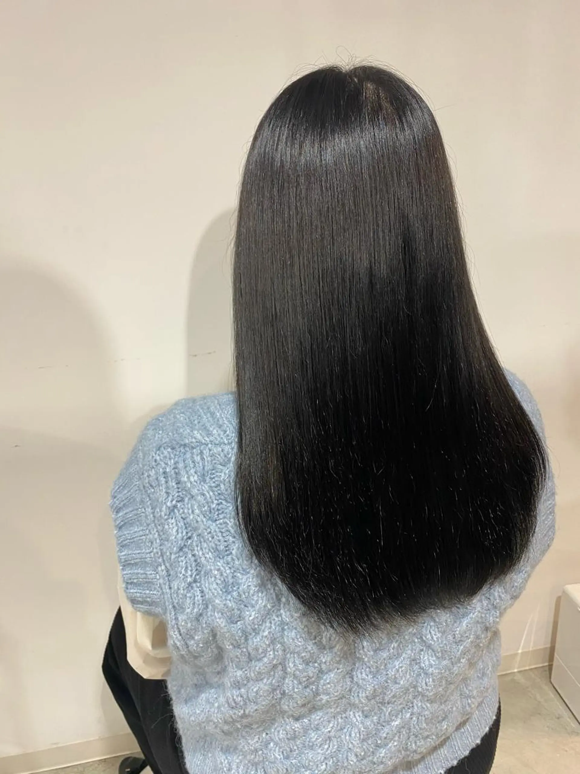 ロング カラー 黒髪 ブルーカラー ブルーブラック 透明感カラー トリートメント カット ヘアカラー トリートメント サイトウ アカネのヘアスタイル