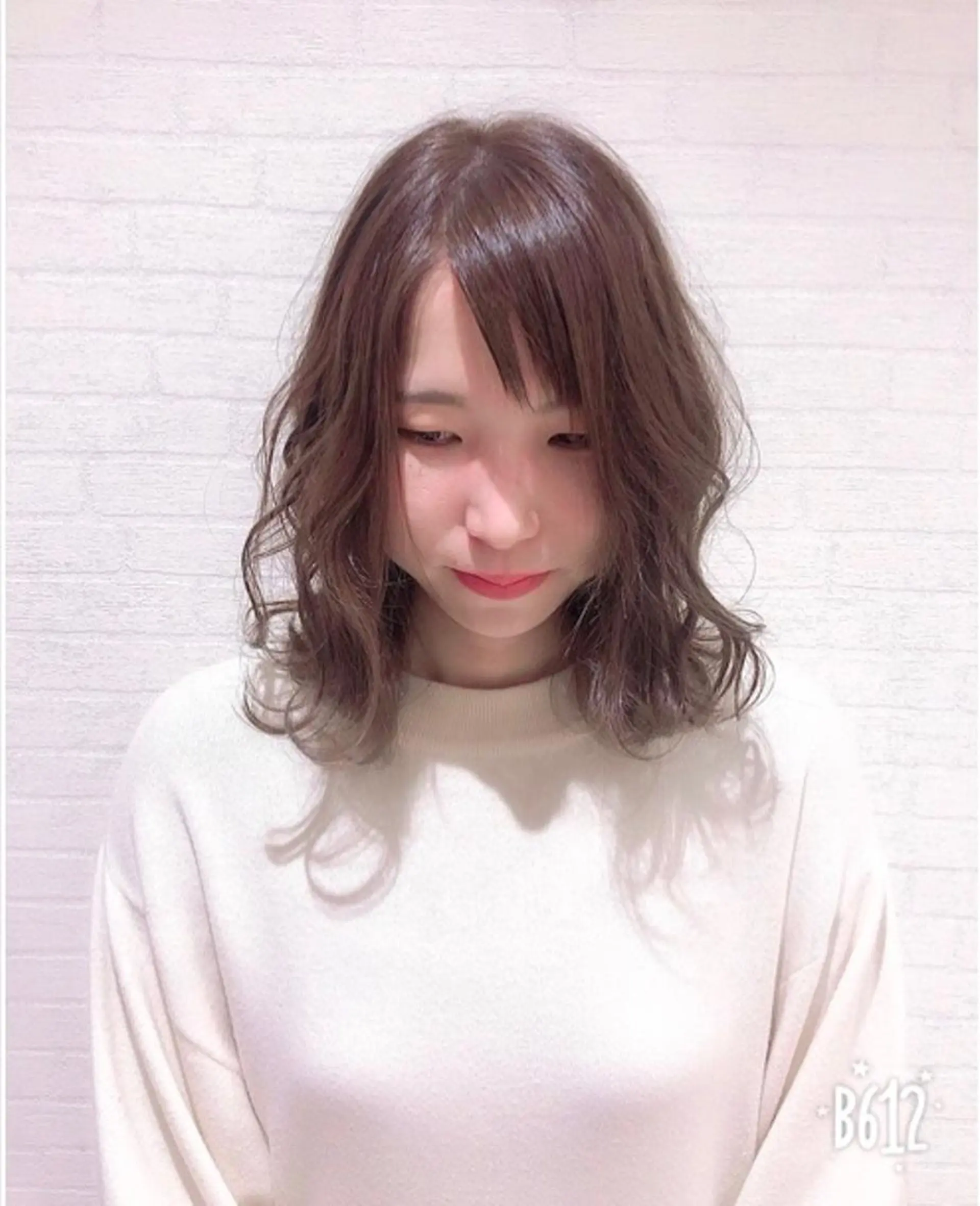 ミディアム カラー 岩永 梨玖のヘアスタイル