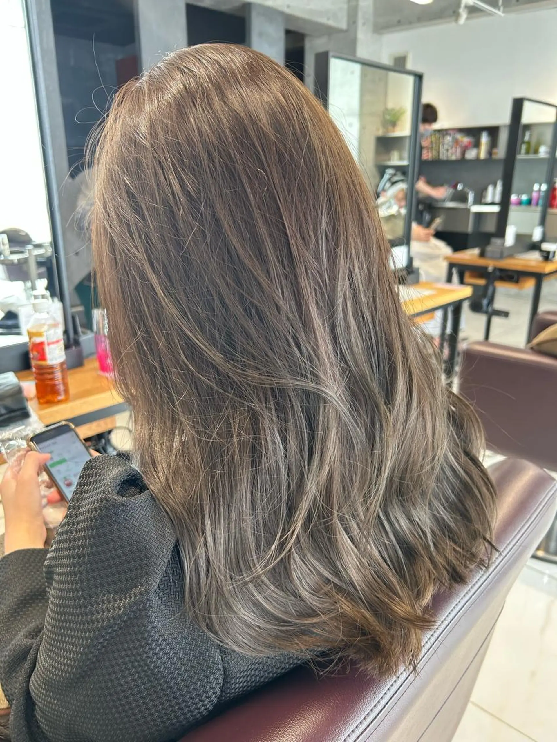 ロング カラー グレージュ オリーブグレージュ オリーブグレー にった みずきのヘアスタイル