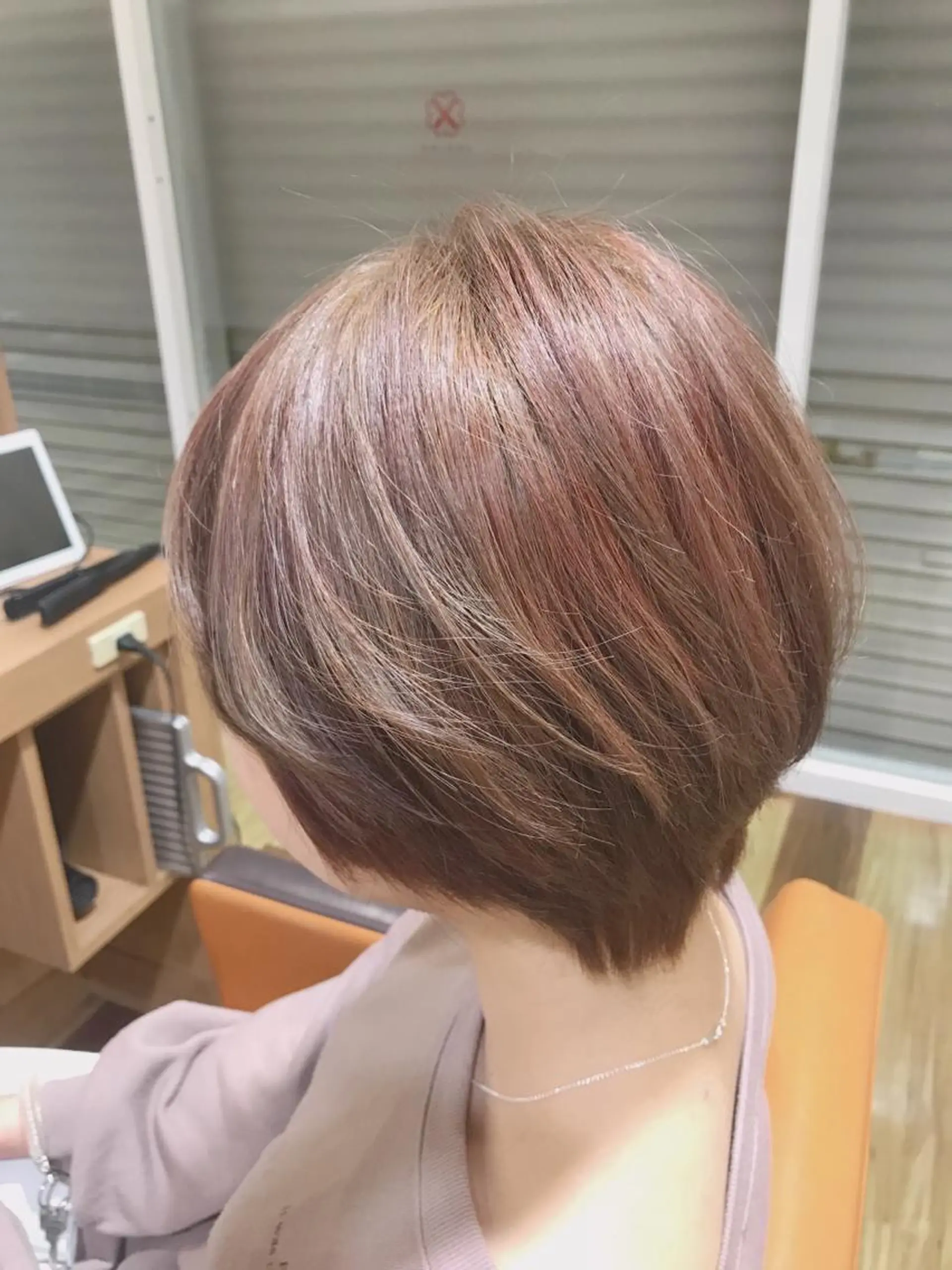 ショート カラー ベージュカラー ピンクカラー ピンクベージュ SEA BELLE YASUのヘアスタイル