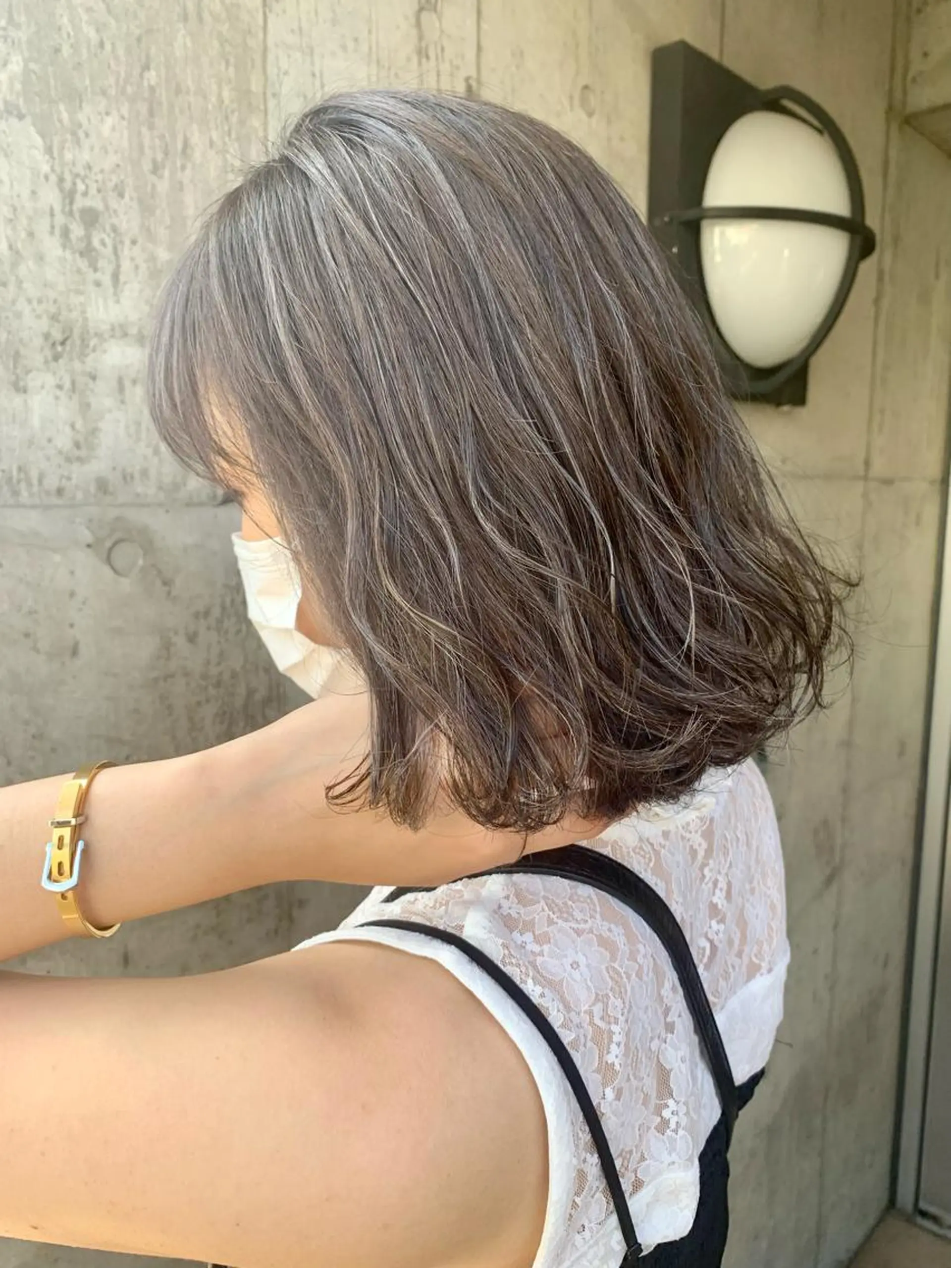 ミディアム カラー ハイライトカラー ハイライト ヘアカラー トリートメント ミルクティーベージュ 🌿店長　清水ひとみのヘアスタイル