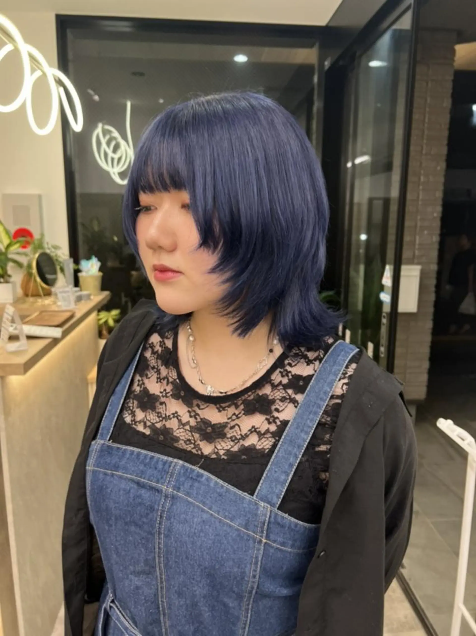 カラー ミディアム ブリーチ ブルーカラー ウルフカット Ami アミのヘアスタイル
