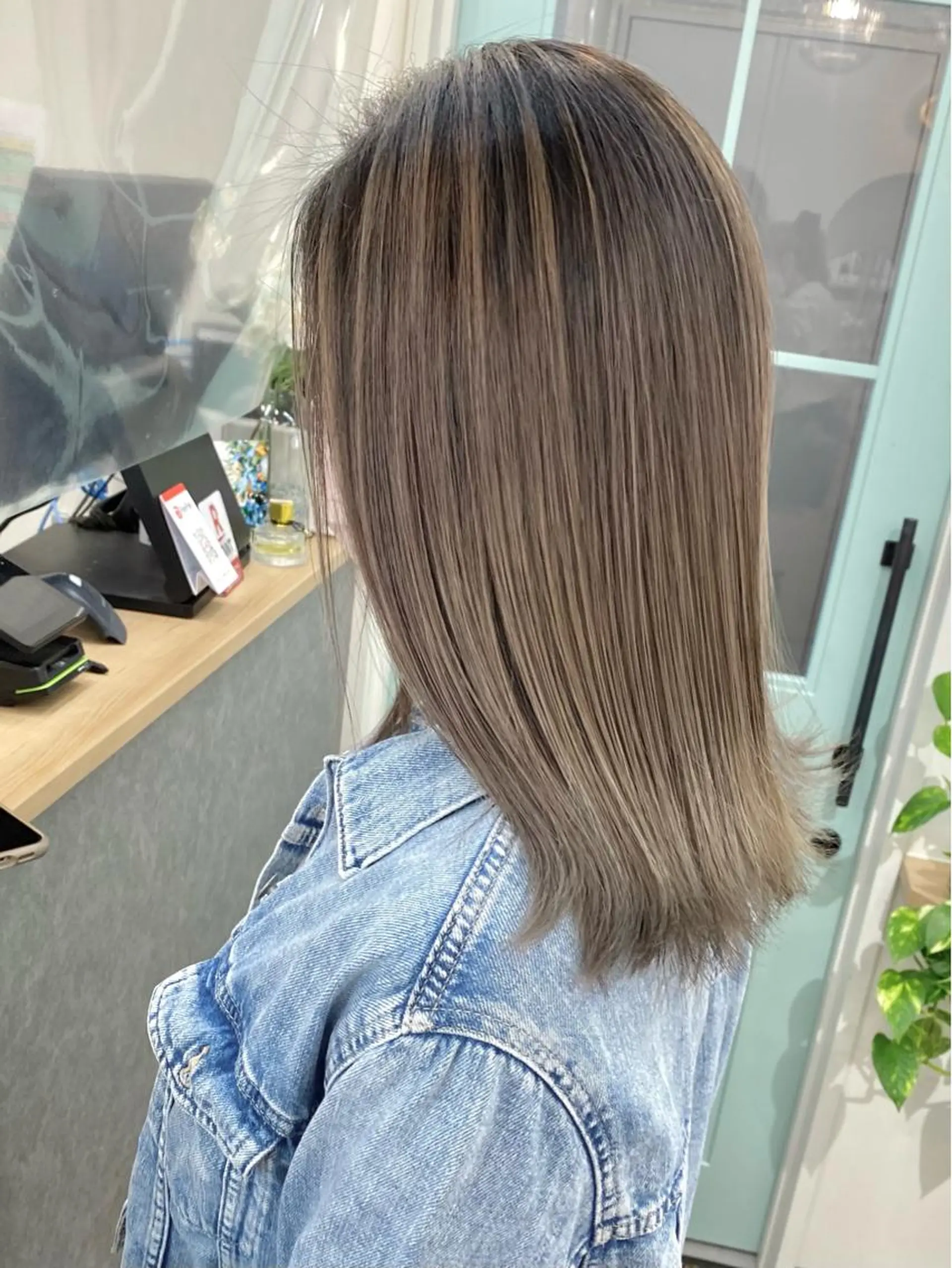 セミロング カラー バレイヤージュ レイヤーカット ヘアカラー トリートメント ヘアセット 💘カラー特化美容師 尾崎拓己のヘアスタイル