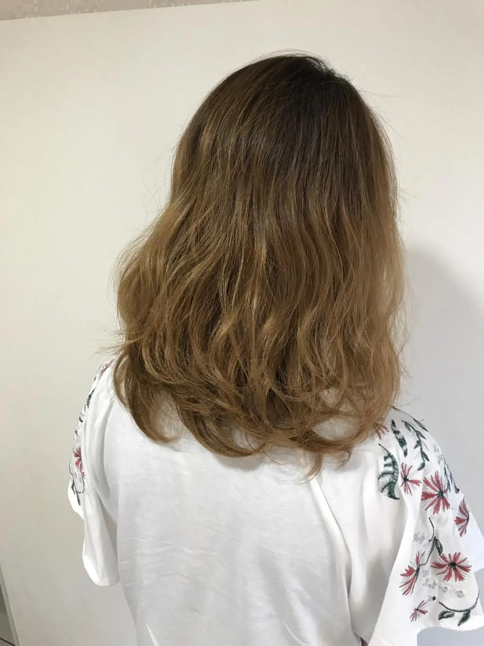 ミディアム カラー ハイトーンカラー イルミナカラー トリートメント chiyo yasuのヘアスタイル