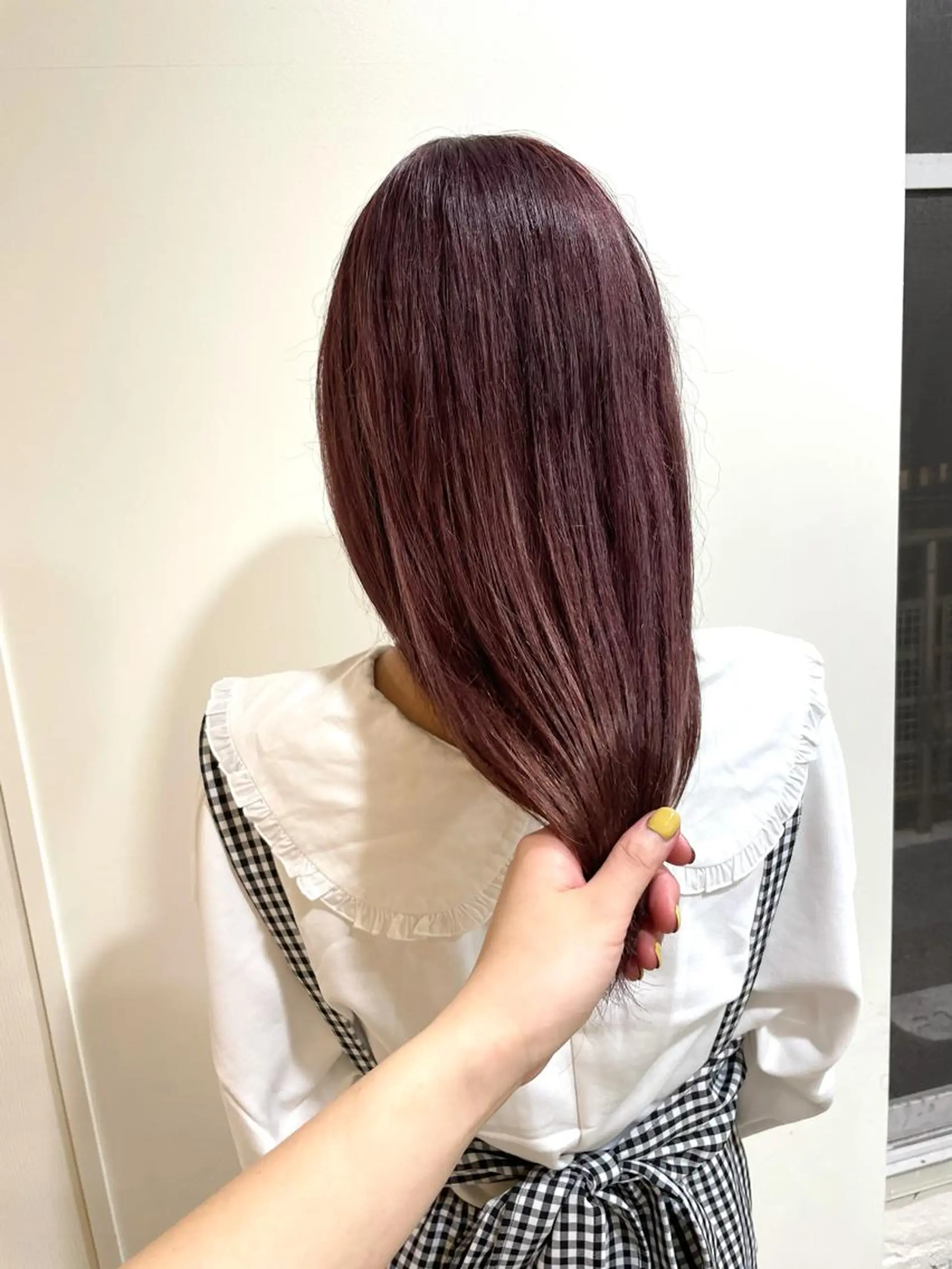 セミロング カラー ブリーチ レッドカラー ヘアカラー トリートメント MIOベージュカラー 柔らかいカラーのヘアスタイル