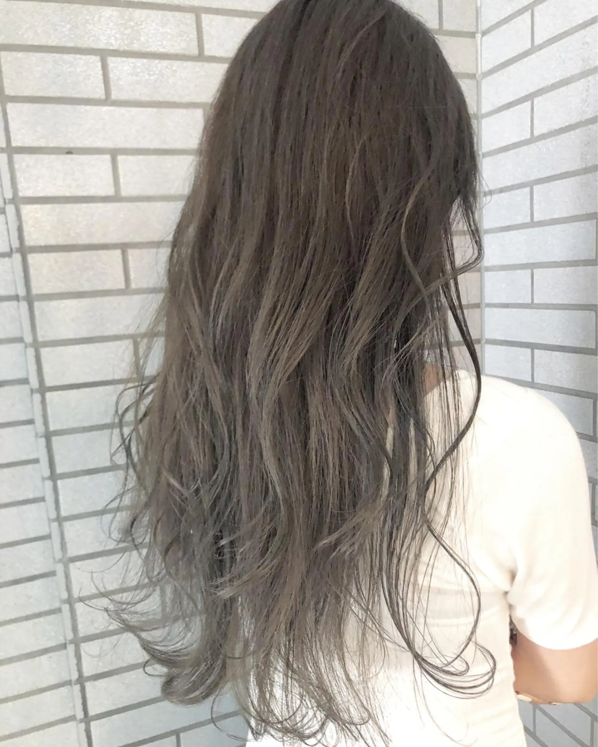 ロング カラー アディクシーカラー アッシュ ベージュカラー ブリーチ ダブルカラー カット ヘアカラー トリートメント XES-TA所属・中村 よしひでのヘアスタイル
