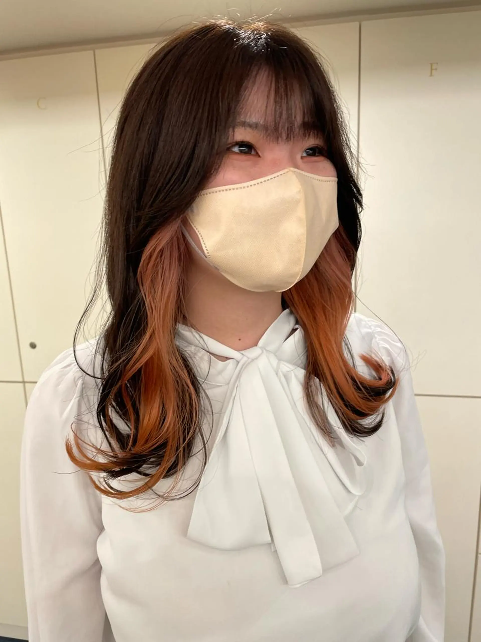 セミロング カラー イヤリングカラー オレンジ ピンクカラー ヘアカラー 髪質改善サロンLOUIMADNA栄店所属・🌈縮毛矯正特化 杉浦　夏生のヘアスタイル