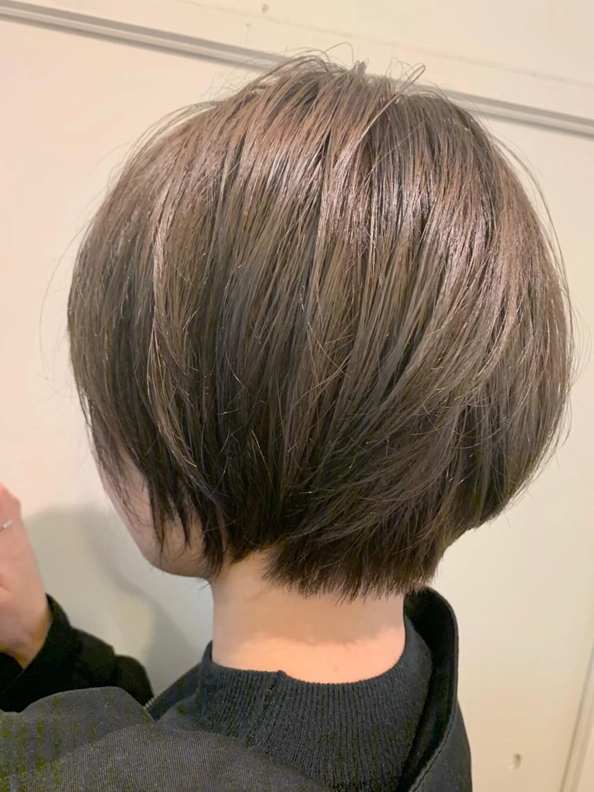ショート カラー 艶カラー／ハイトーン Anjuのヘアスタイル