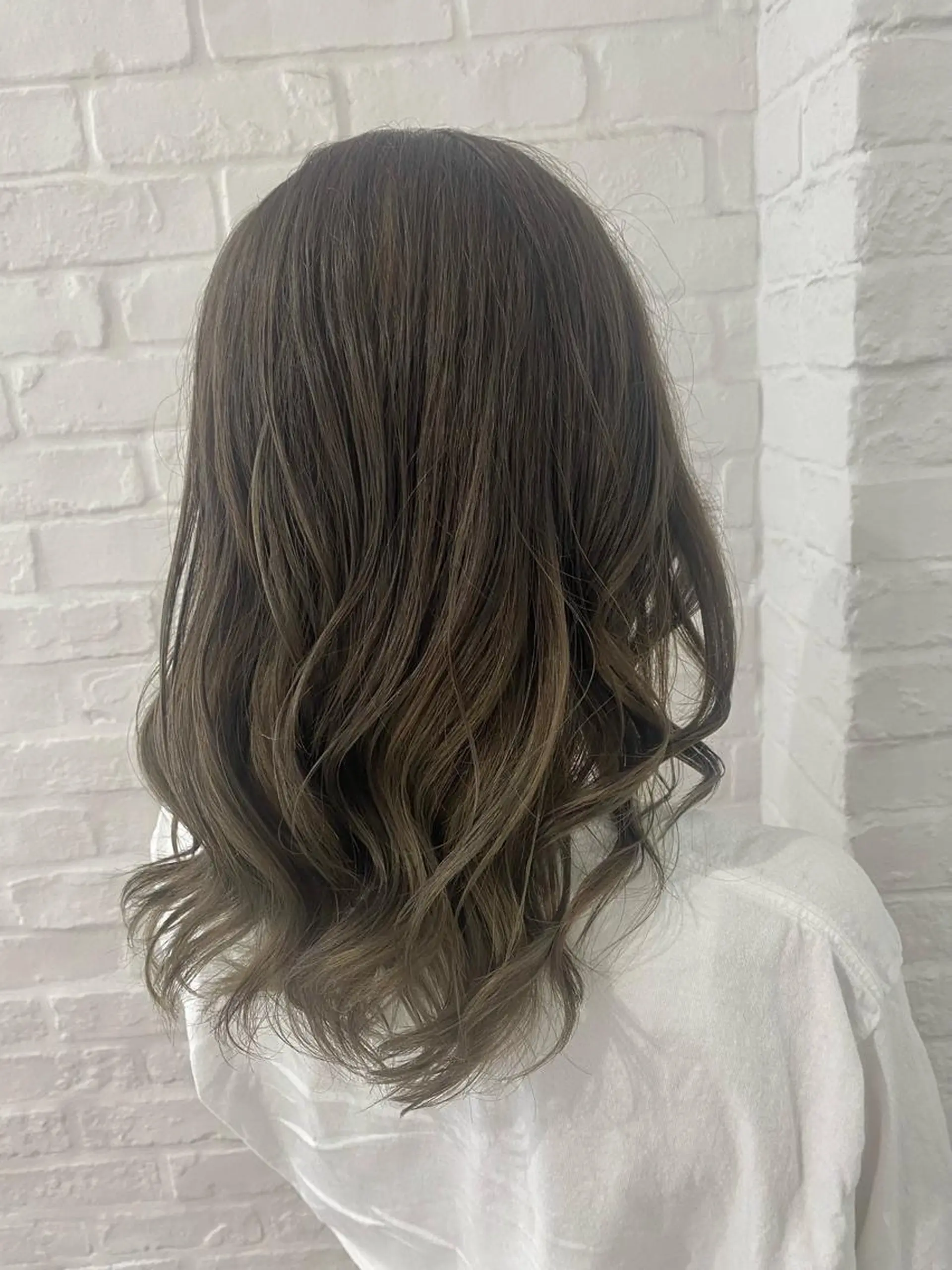カラー ヘアカラー Ida Akaneのヘアスタイル