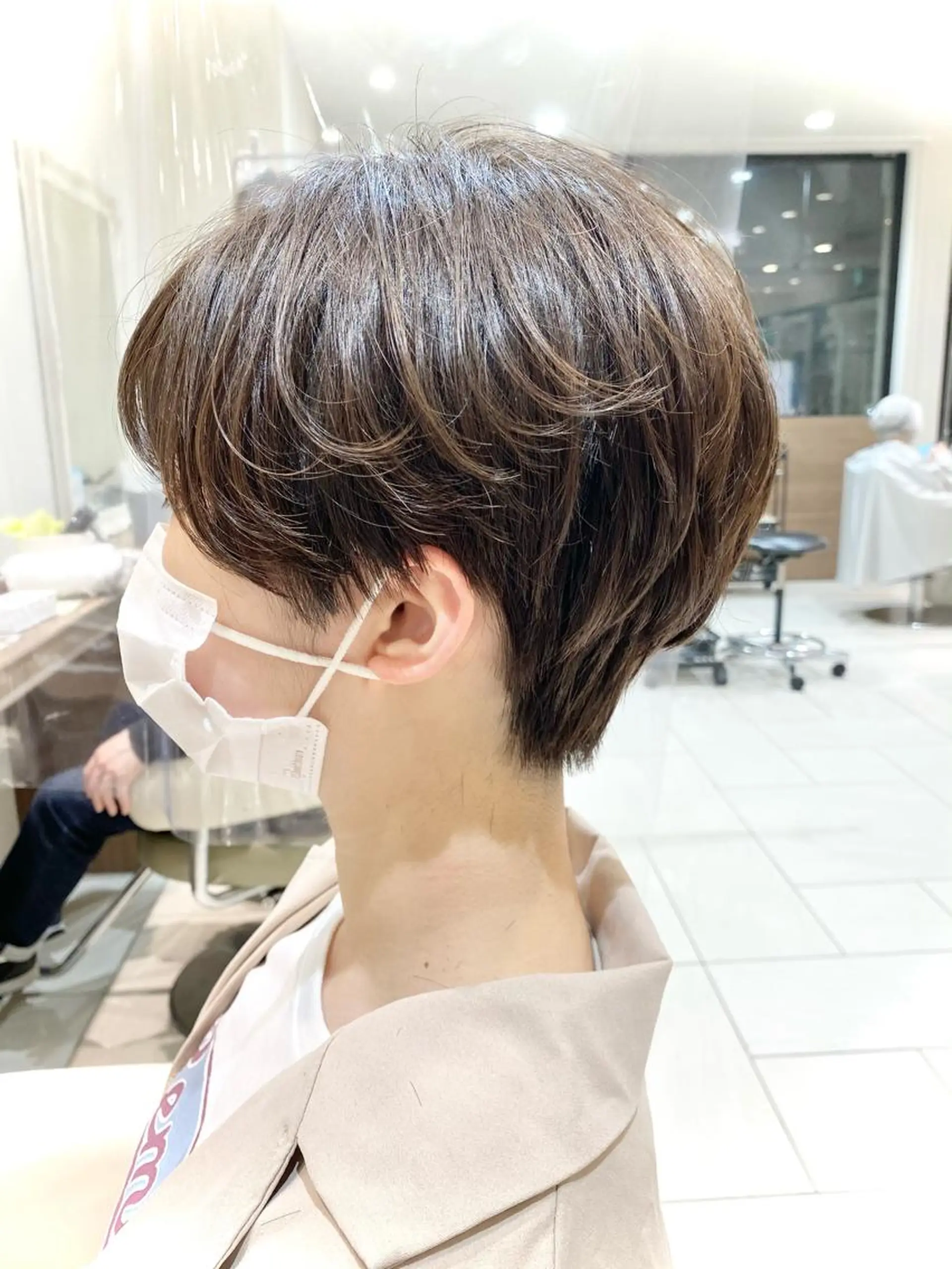 ショート カラー ハンサムショート ベージュカラー オリーブベージュ ショートヘア 横山 直輝のヘアスタイル