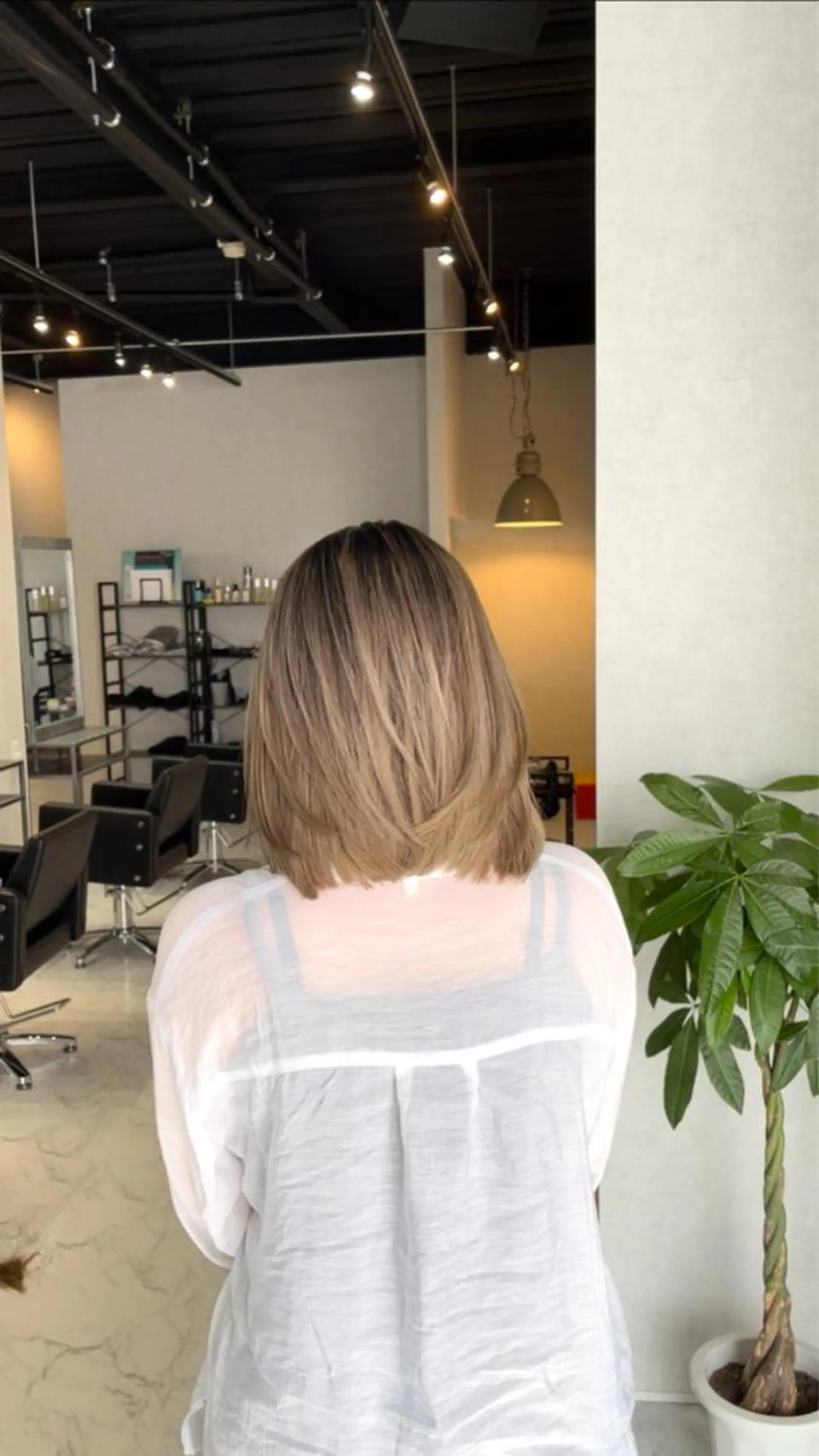 ミディアム カラー バレイヤージュ デザインカラー ハイライトカラー 外国人風カラー ハイライト カット ヘアカラー トリートメント アンドウ ユウ/ レイヤーカット/韓国のヘアスタイル