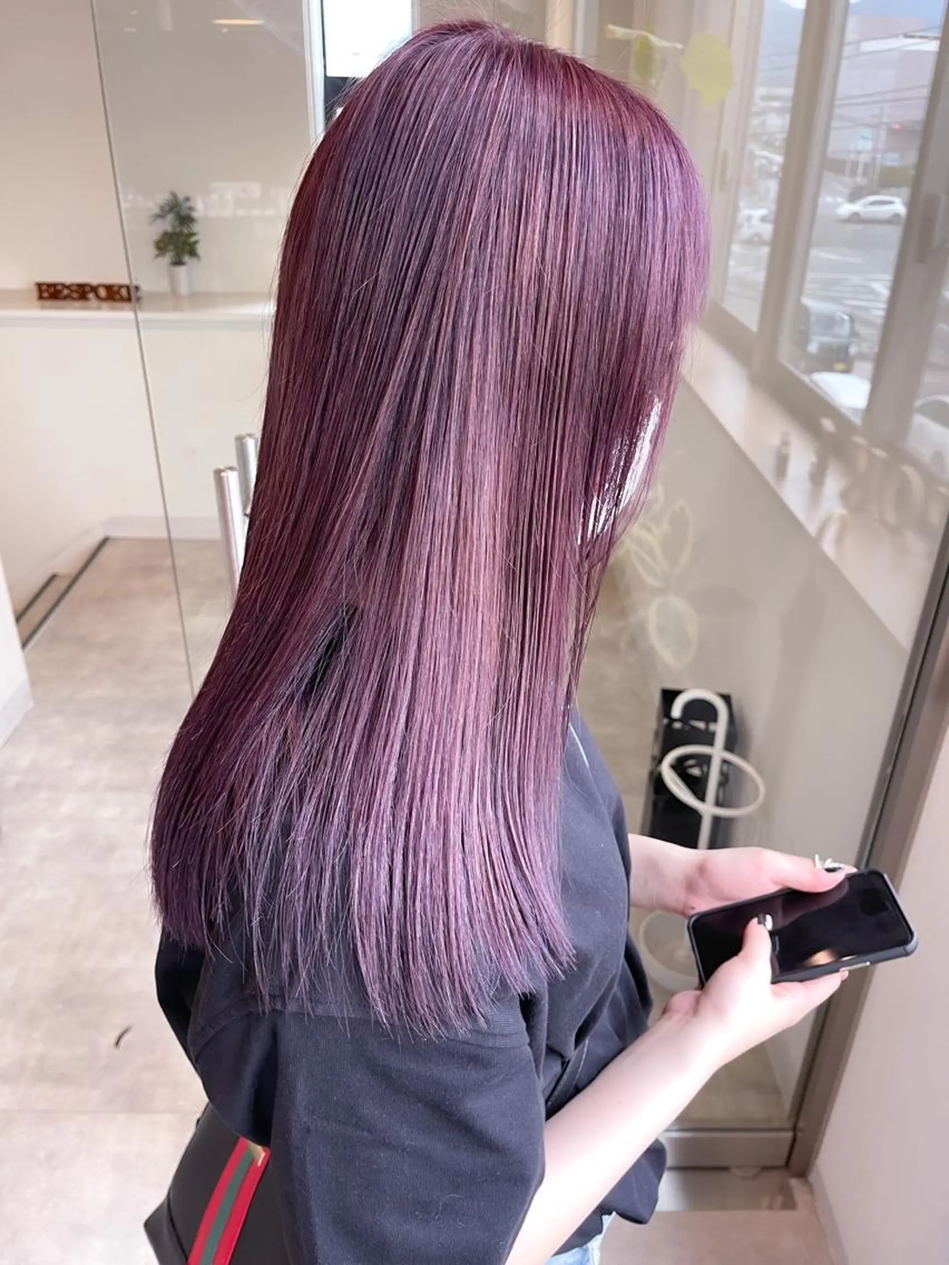 ミディアム Maison所属・清水 亮太／赤み消しカラーのヘアスタイル