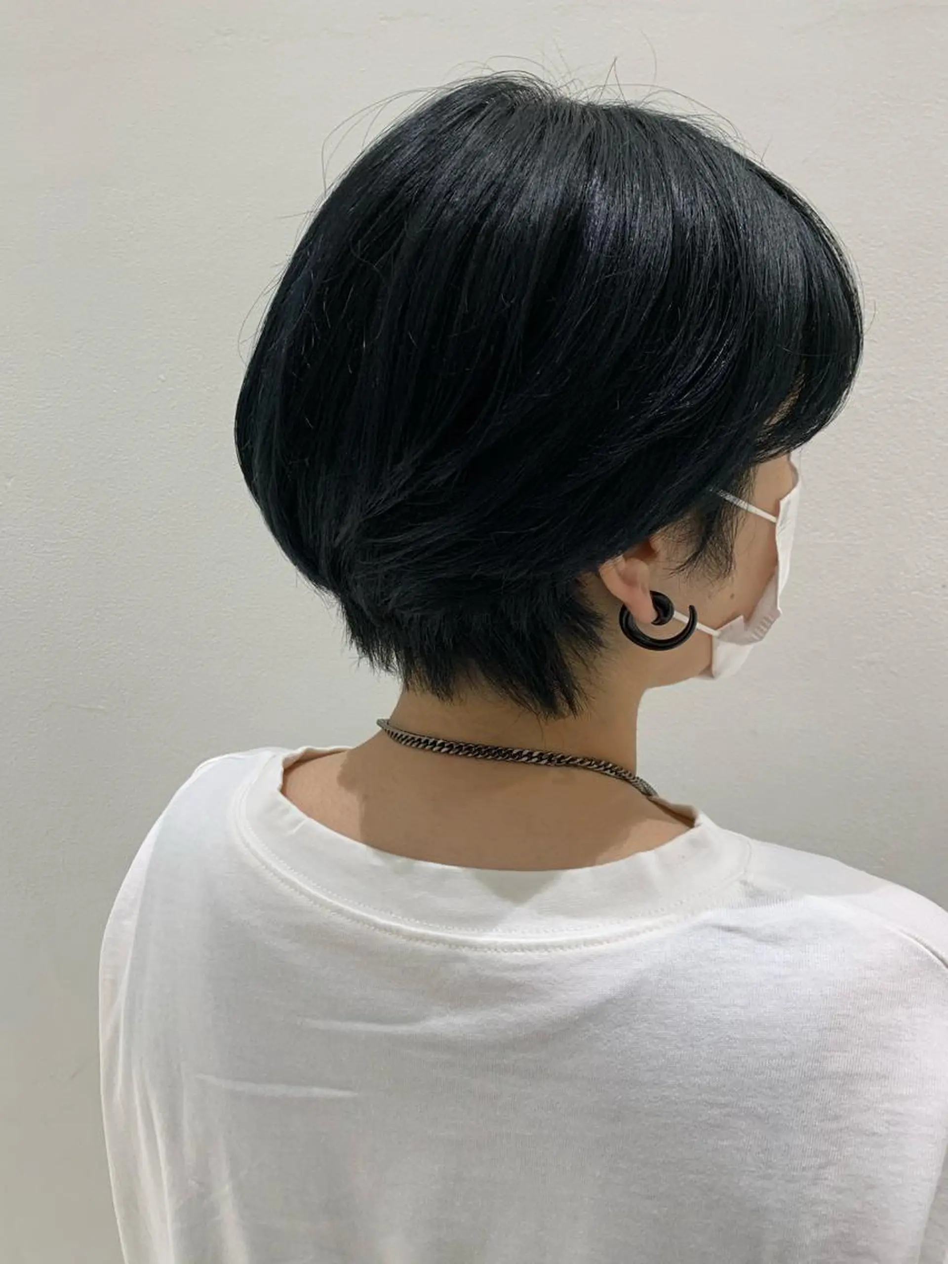 ショート カラー 黒髪 ブルーカラー ブルーブラック Buzz所属・✨パーソナルカラー✨ 髪質改善 成澤 亨碩のヘアスタイル