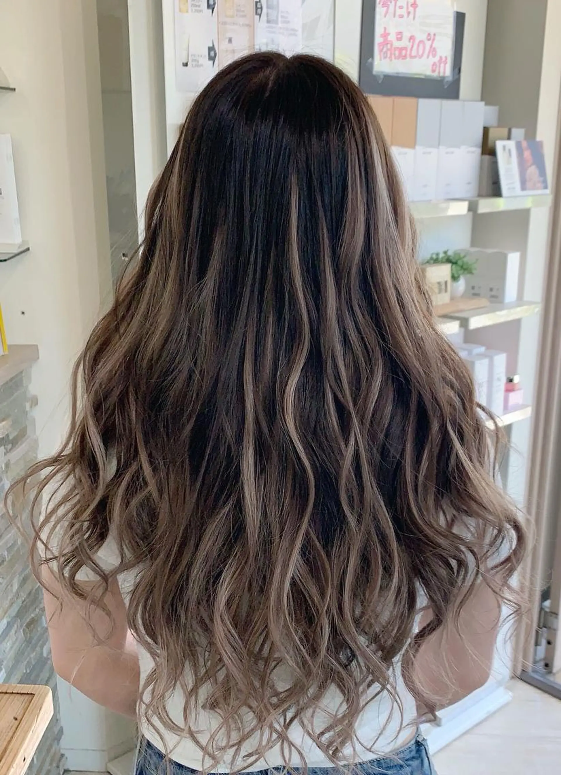 ロング カラー ヘアアレンジ kr2s アメ村のヘアスタイル