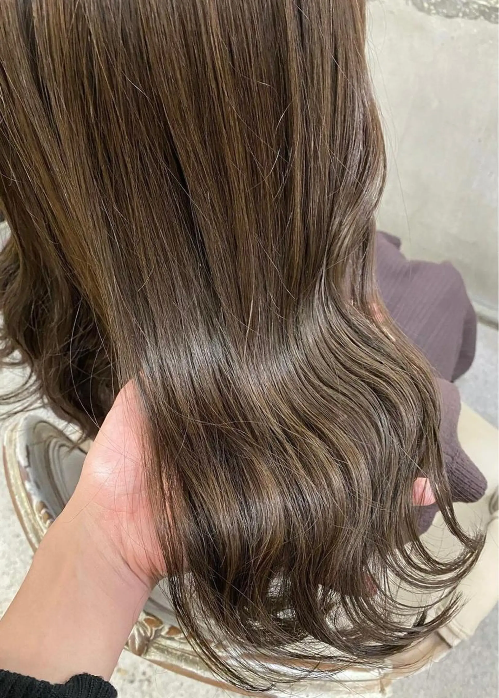 セミロング カラー ヘアアレンジ ベージュカラー ブリーチ グレージュ ミルクティーベージュ ミルクティーグレージュ カット ヘアカラー トリートメント レイヤー/グレージュ 🤍奥開梨恵のヘアスタイル