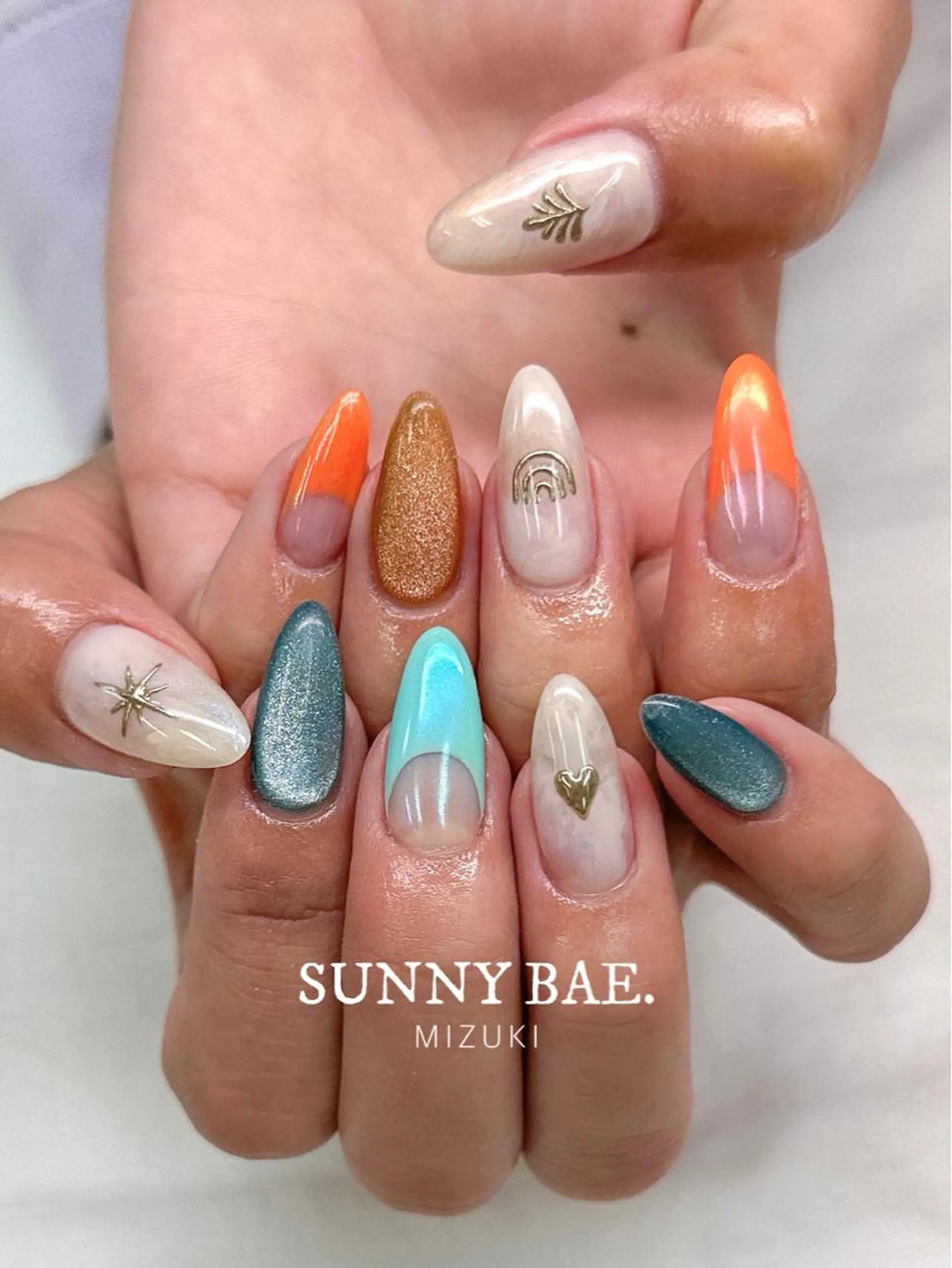 ネイル ブルー フレンチネイル マグネットネイル ニュアンスネイル オレンジ ハンドネイル SUNNY BAE. 🌼MIZUKIのネイルデザイン