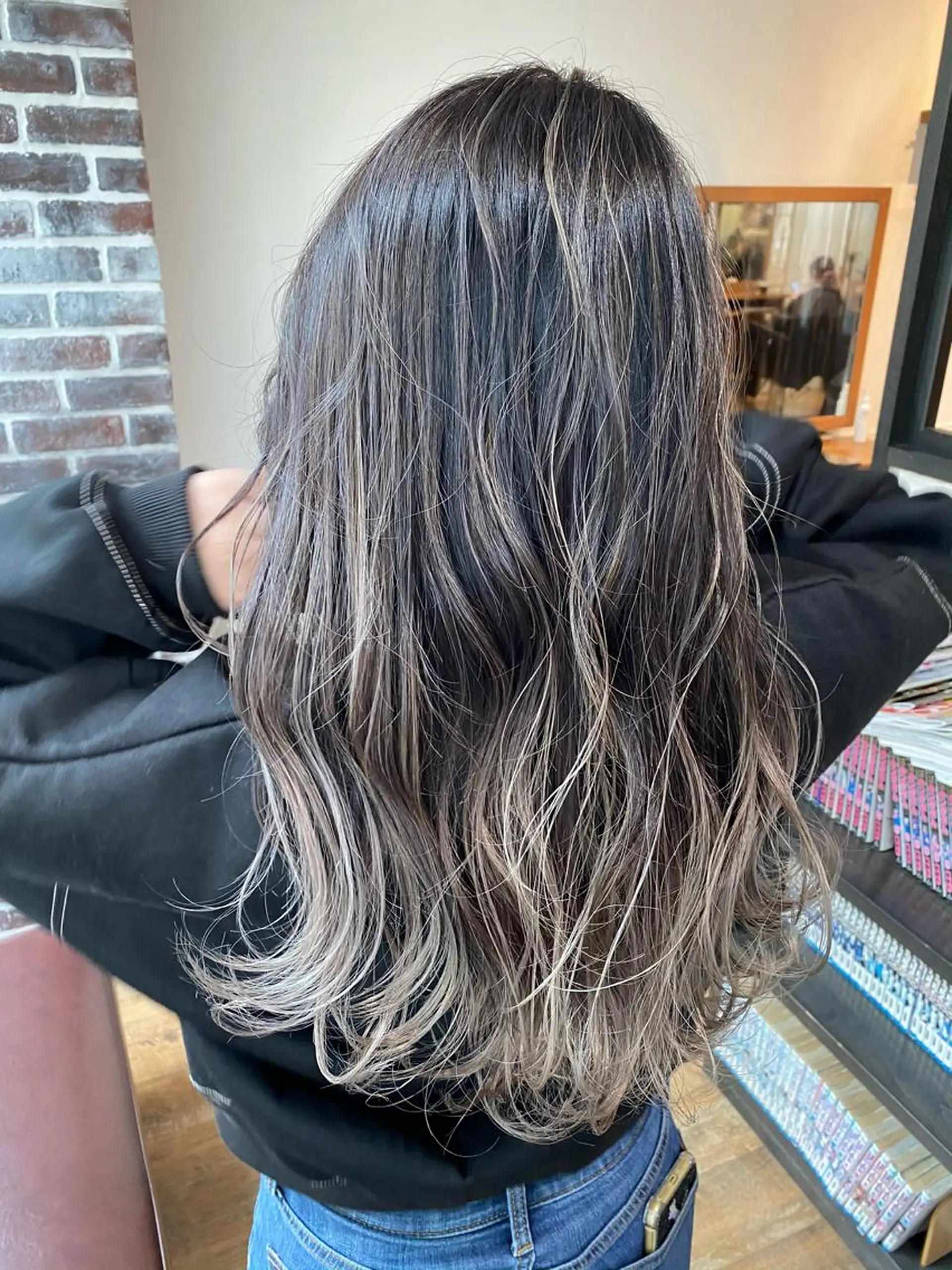 ロング カラー アディクシーカラー バレイヤージュ ブリーチ グラデーションカラー ハイライトカラー ヘアカラー トリートメント 木下大地 HAIR  Oneのヘアスタイル