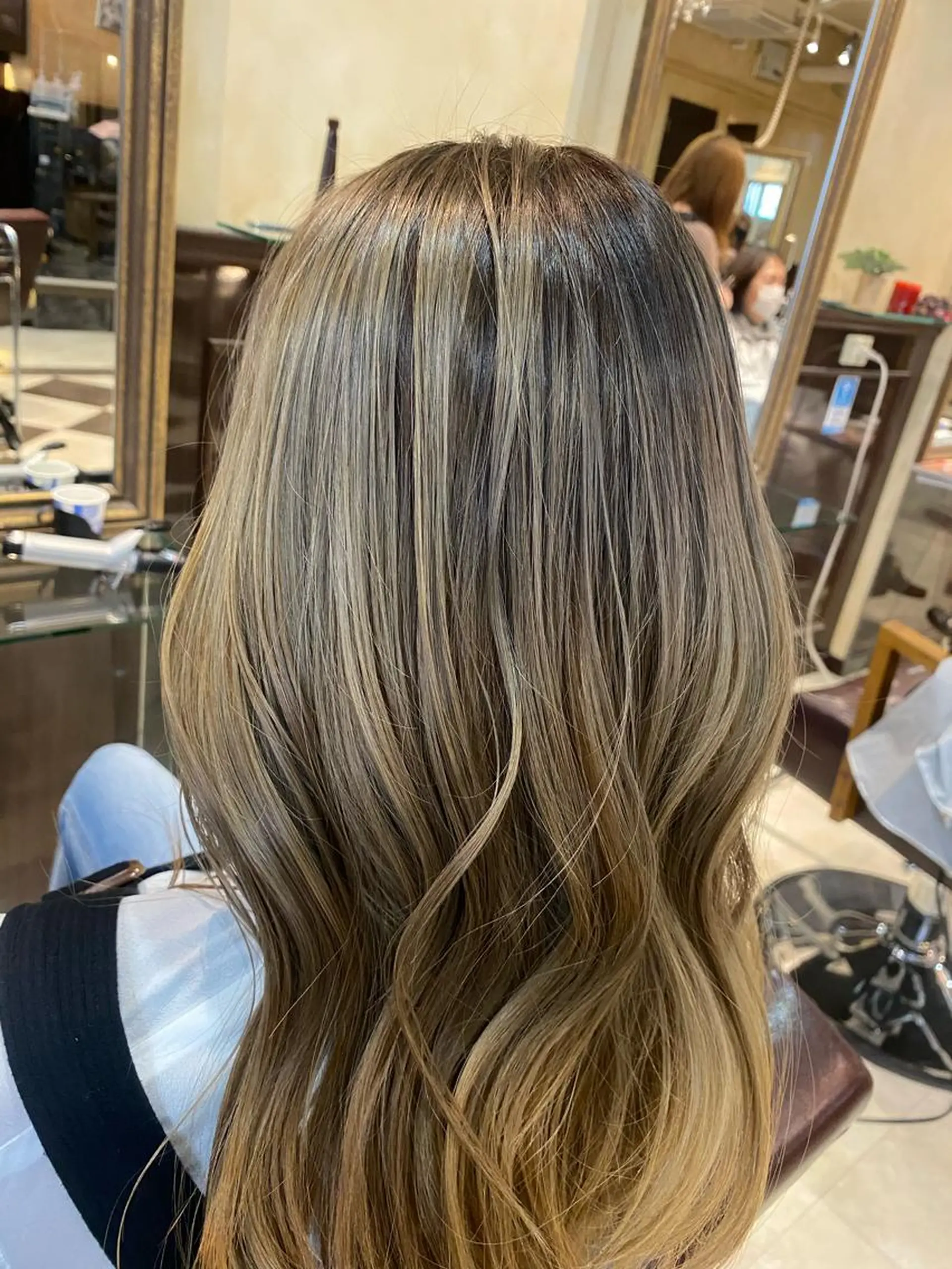 カラー バレイヤージュ ブリーチ WHALE hair salon所属・WHALE hair salonのヘアスタイル